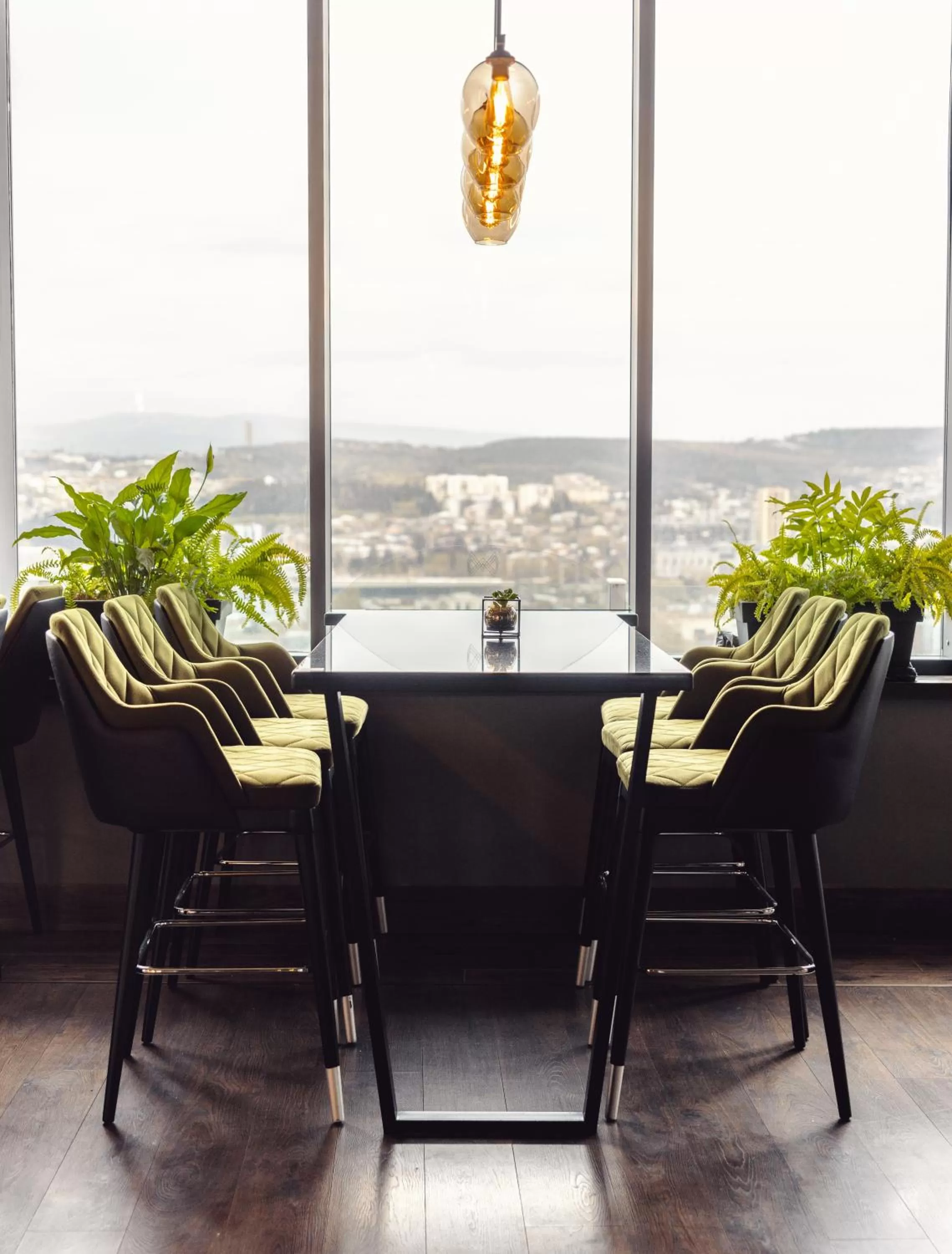 Restaurant/places to eat in Meta Business Hotel By King David