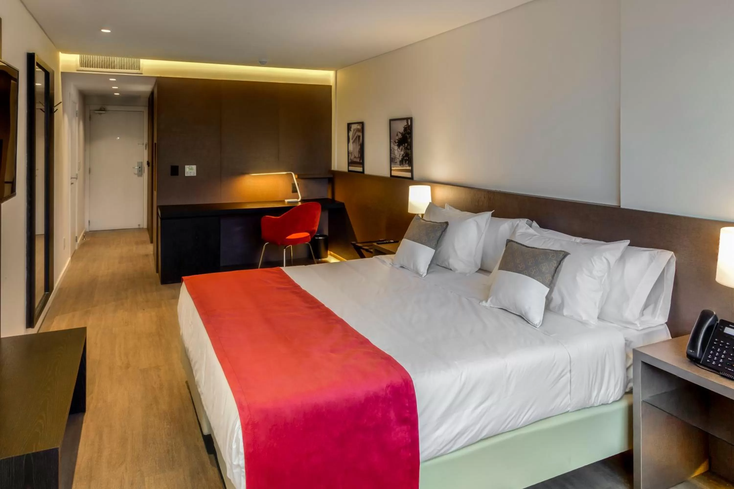 Property building, Bed in Dazzler by Wyndham La Plata