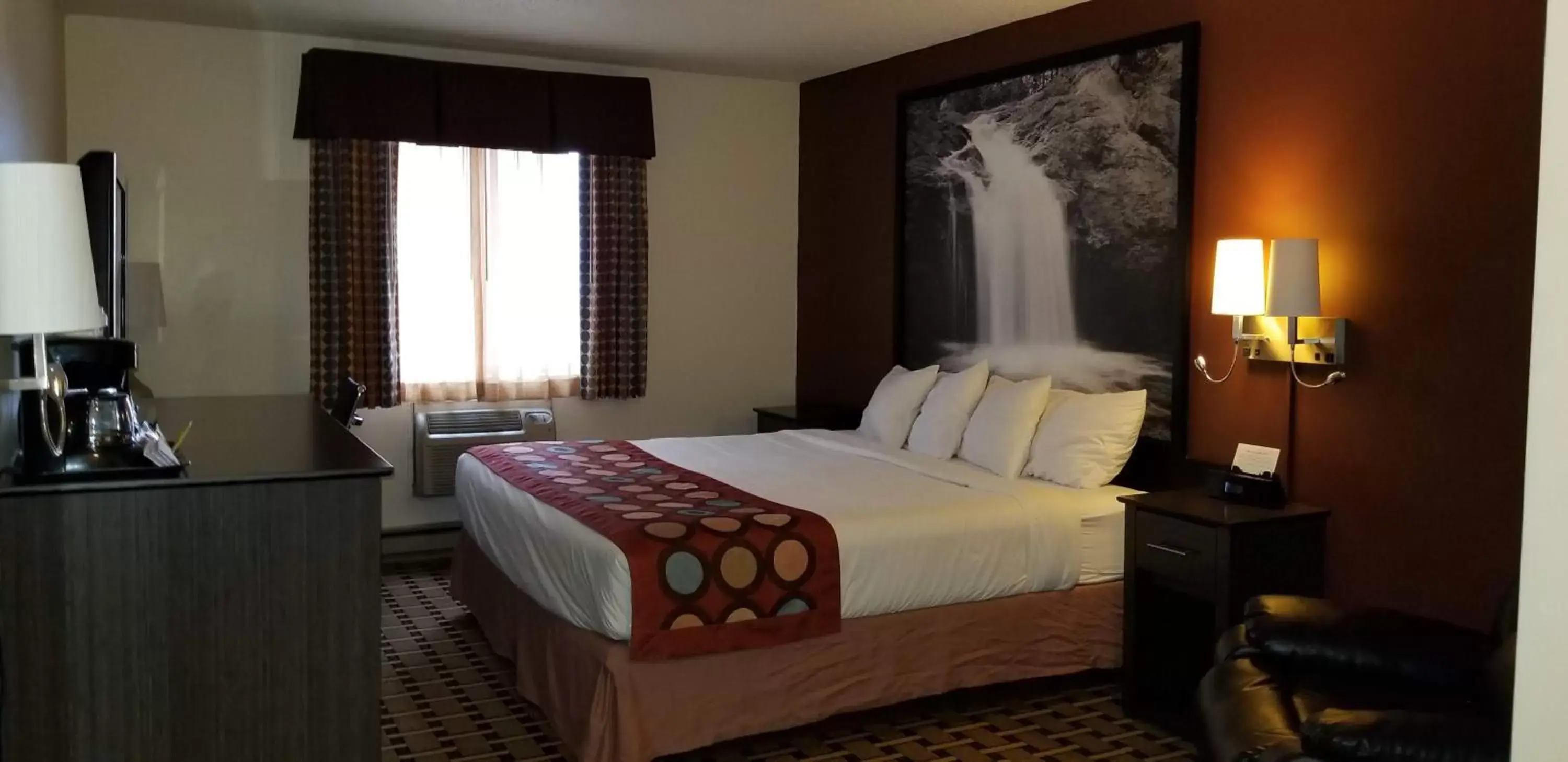 Bed in Super 8 by Wyndham Ashland