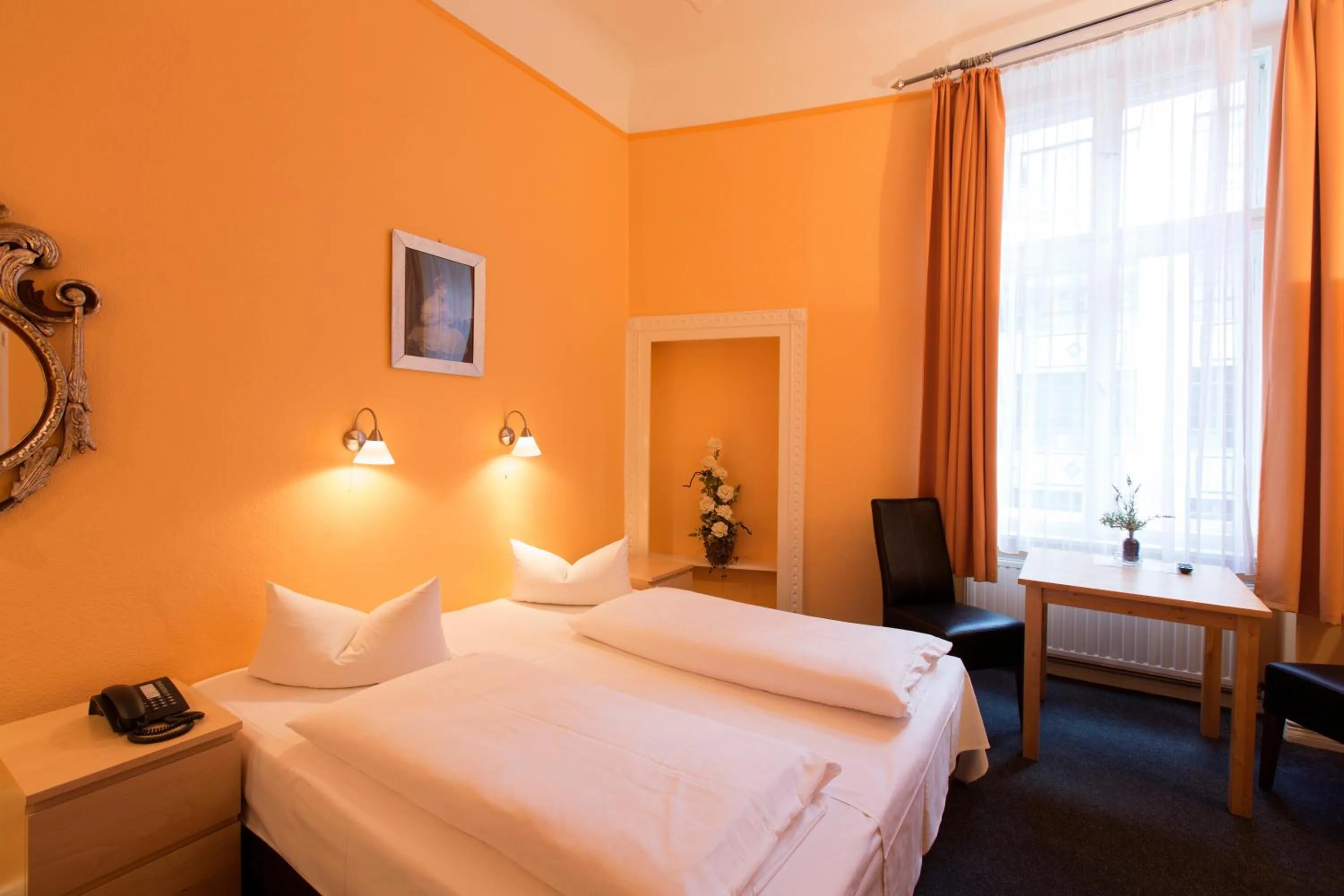 Bedroom, Bed in Hotel am Hermannplatz