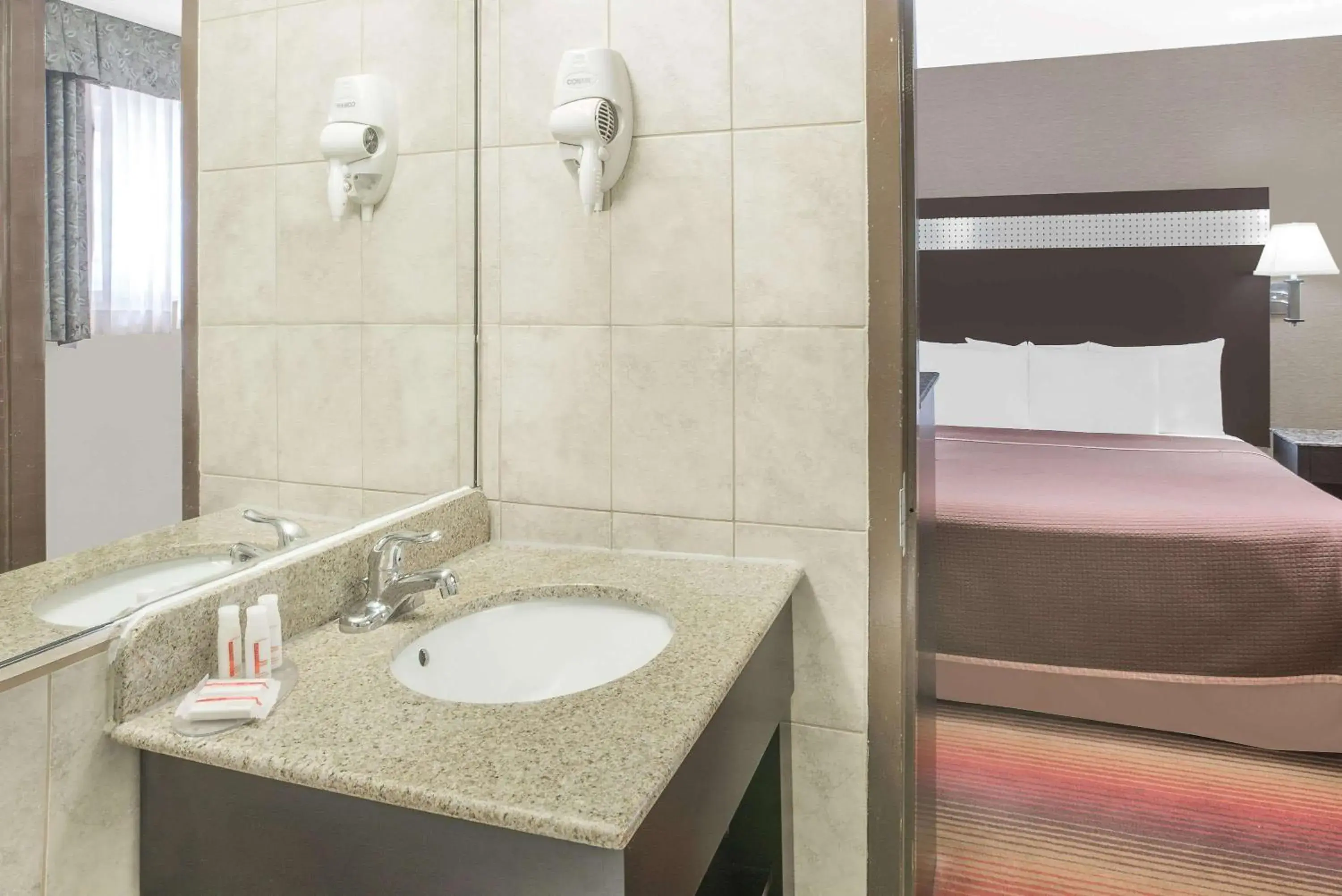 Bathroom in Howard Johnson by Wyndham North Bergen