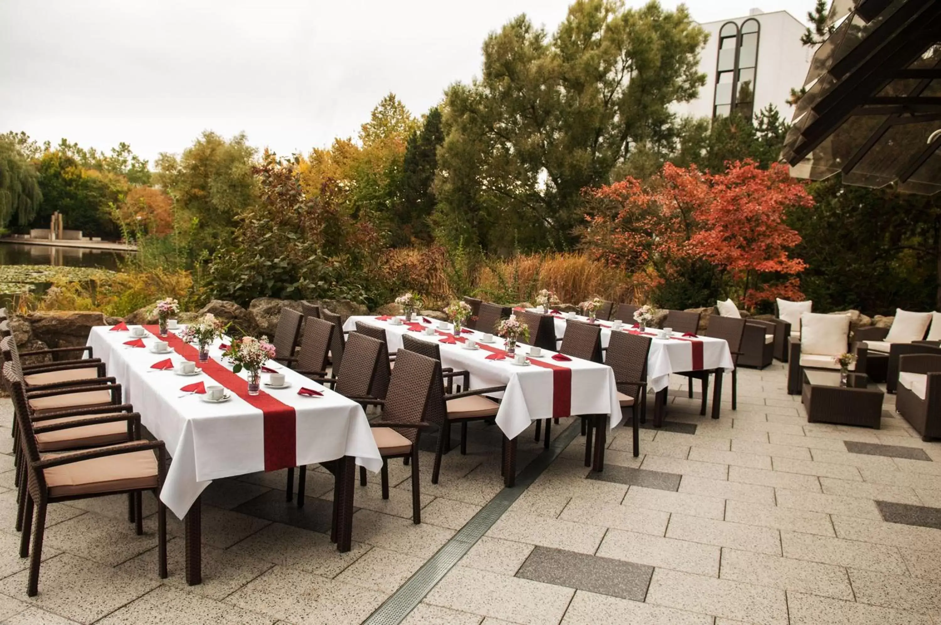 Restaurant/Places to Eat in ACHAT Hotel Regensburg im Park