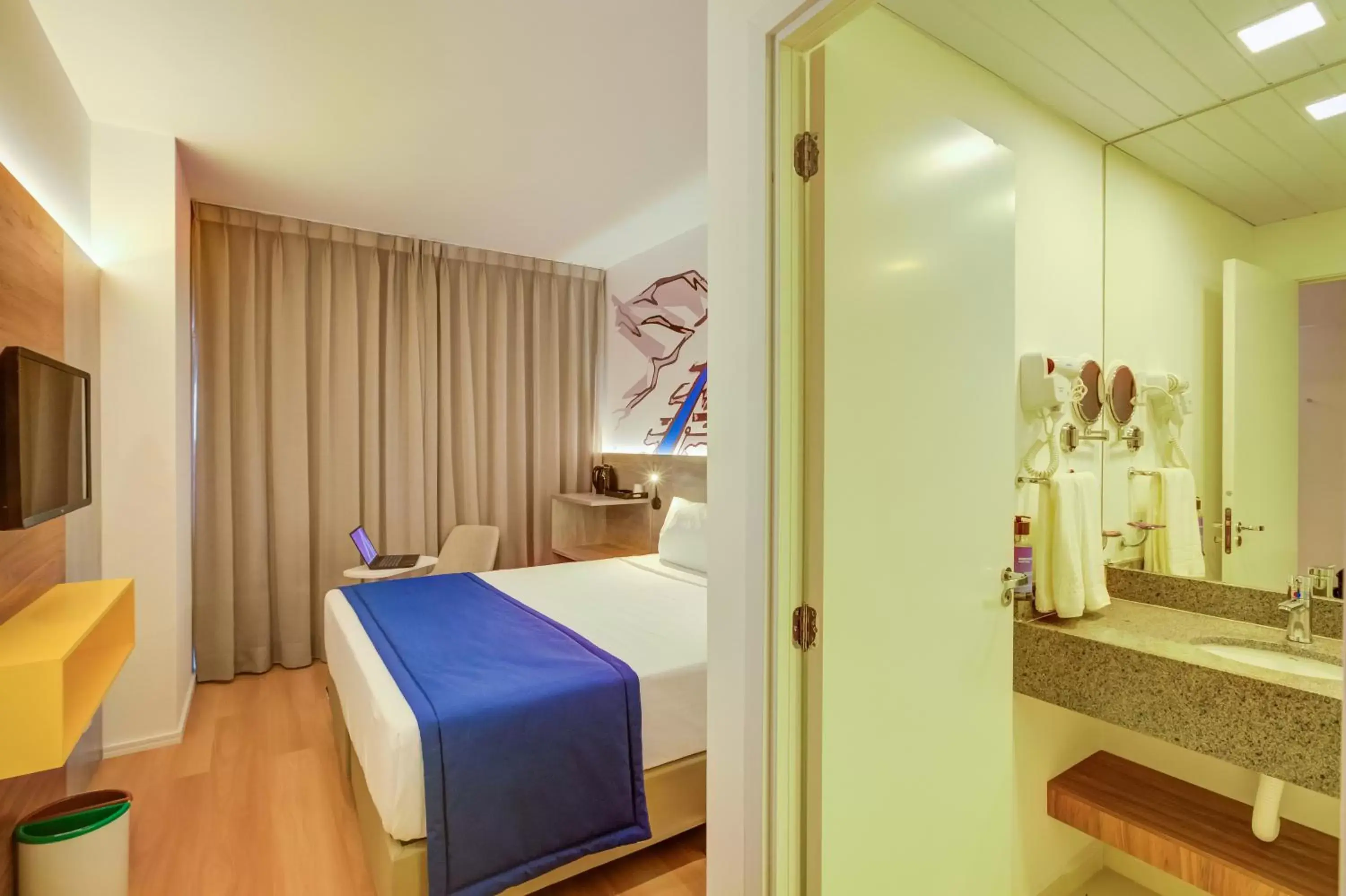 Photo of the whole room, Bed in Ramada Encore Cruzeiro