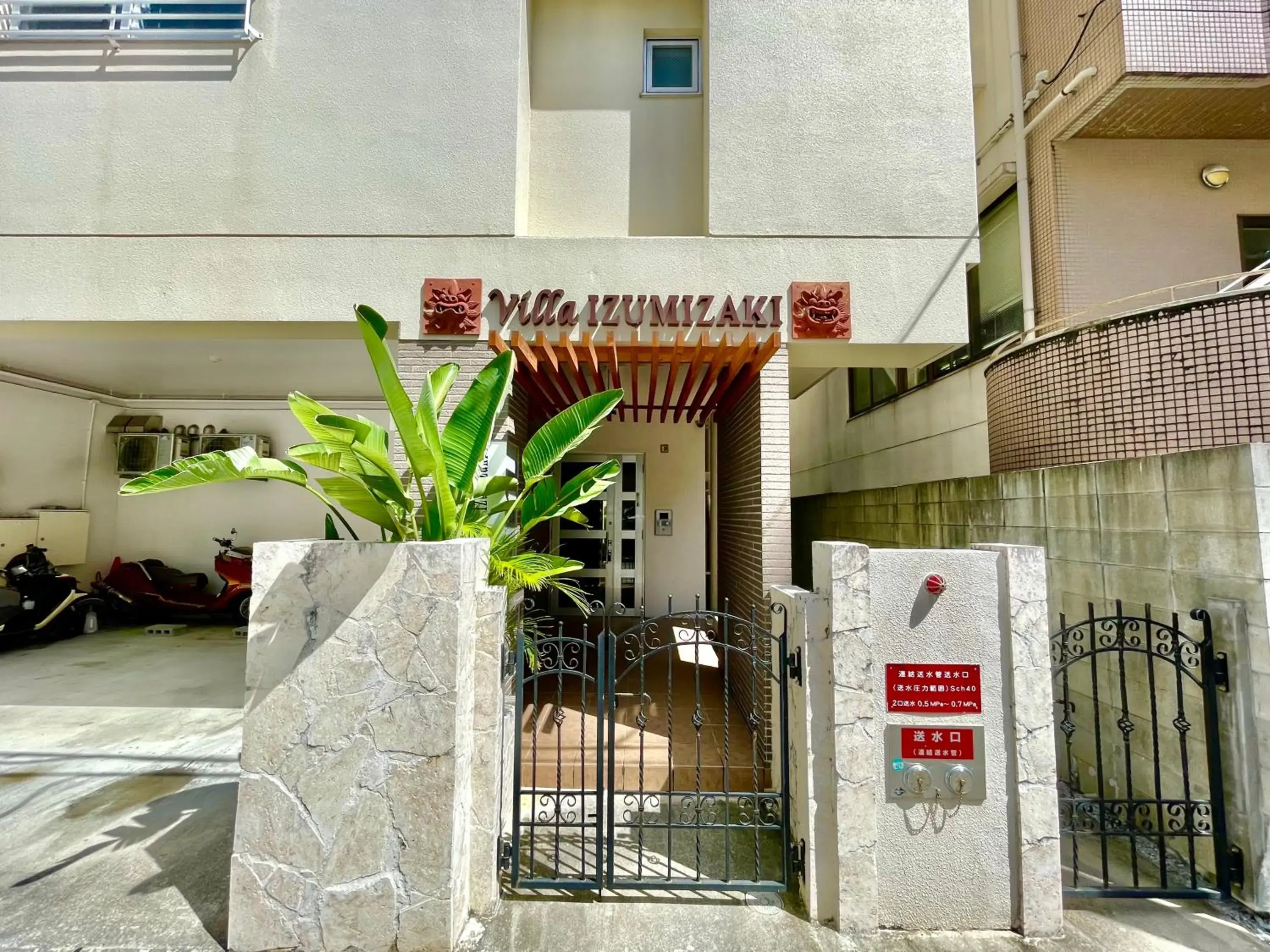 Facade/entrance in Villa Izumizaki