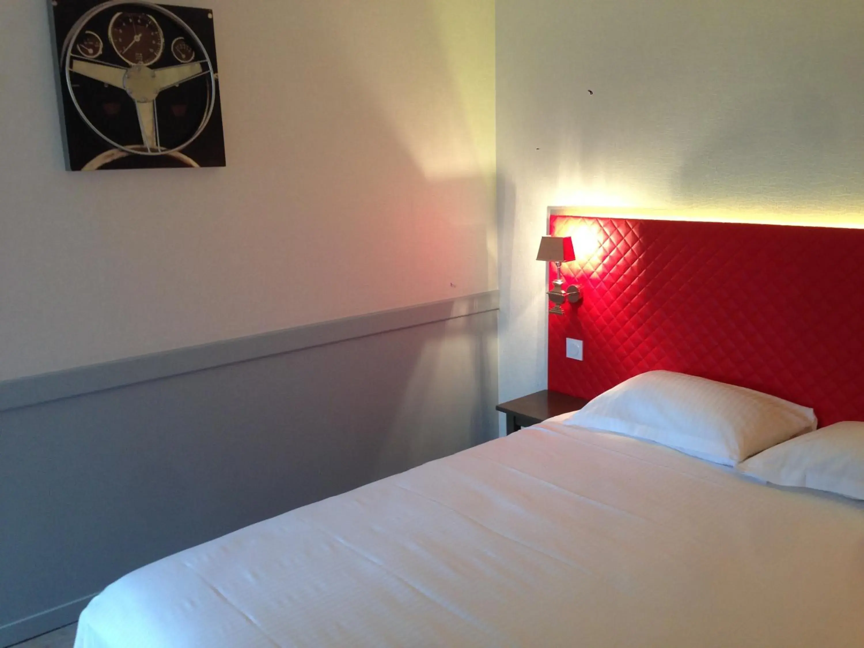 Bed in LE M HOTEL & SPA HONFLEUR