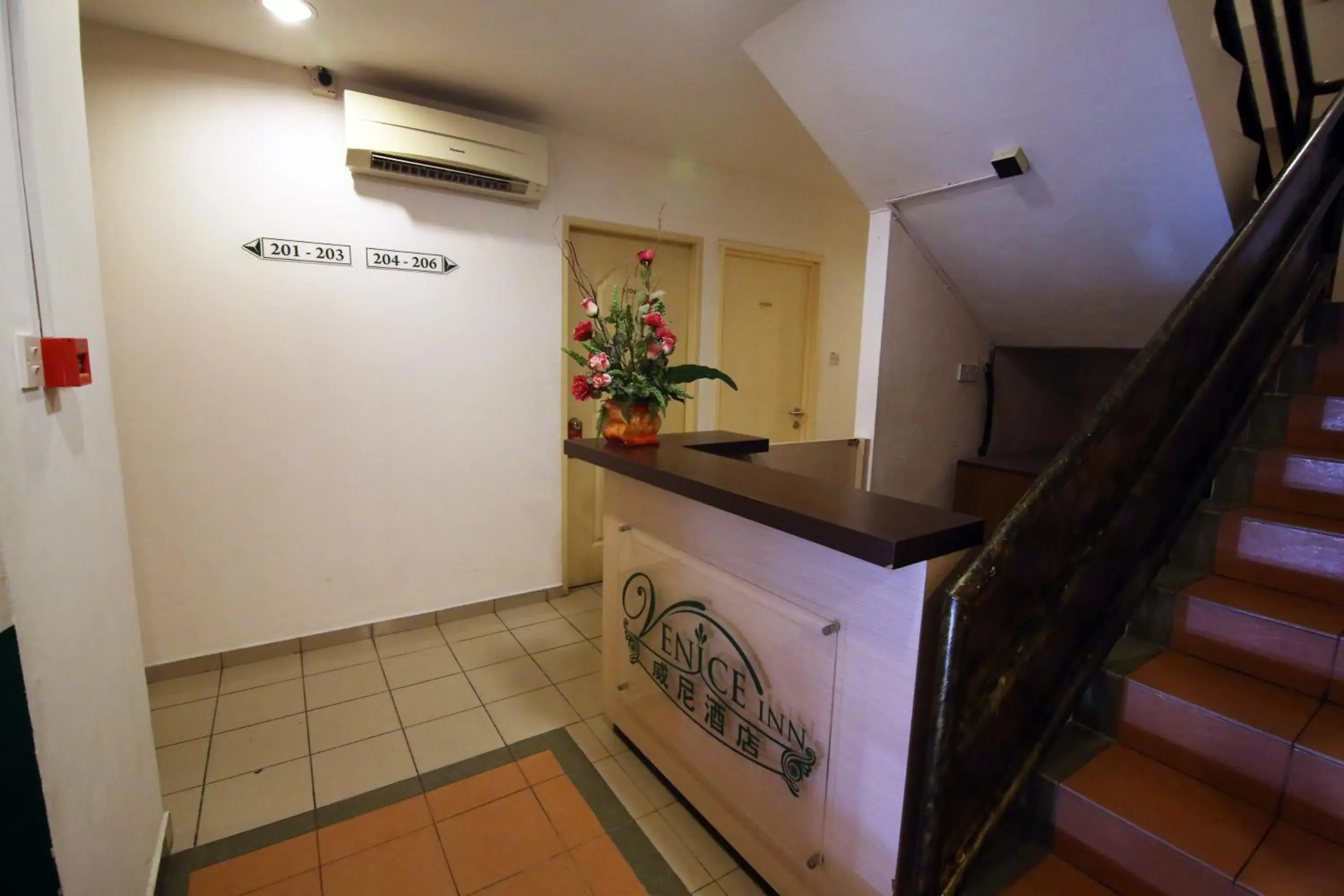 Kitchen/Kitchenette in Venice Inn