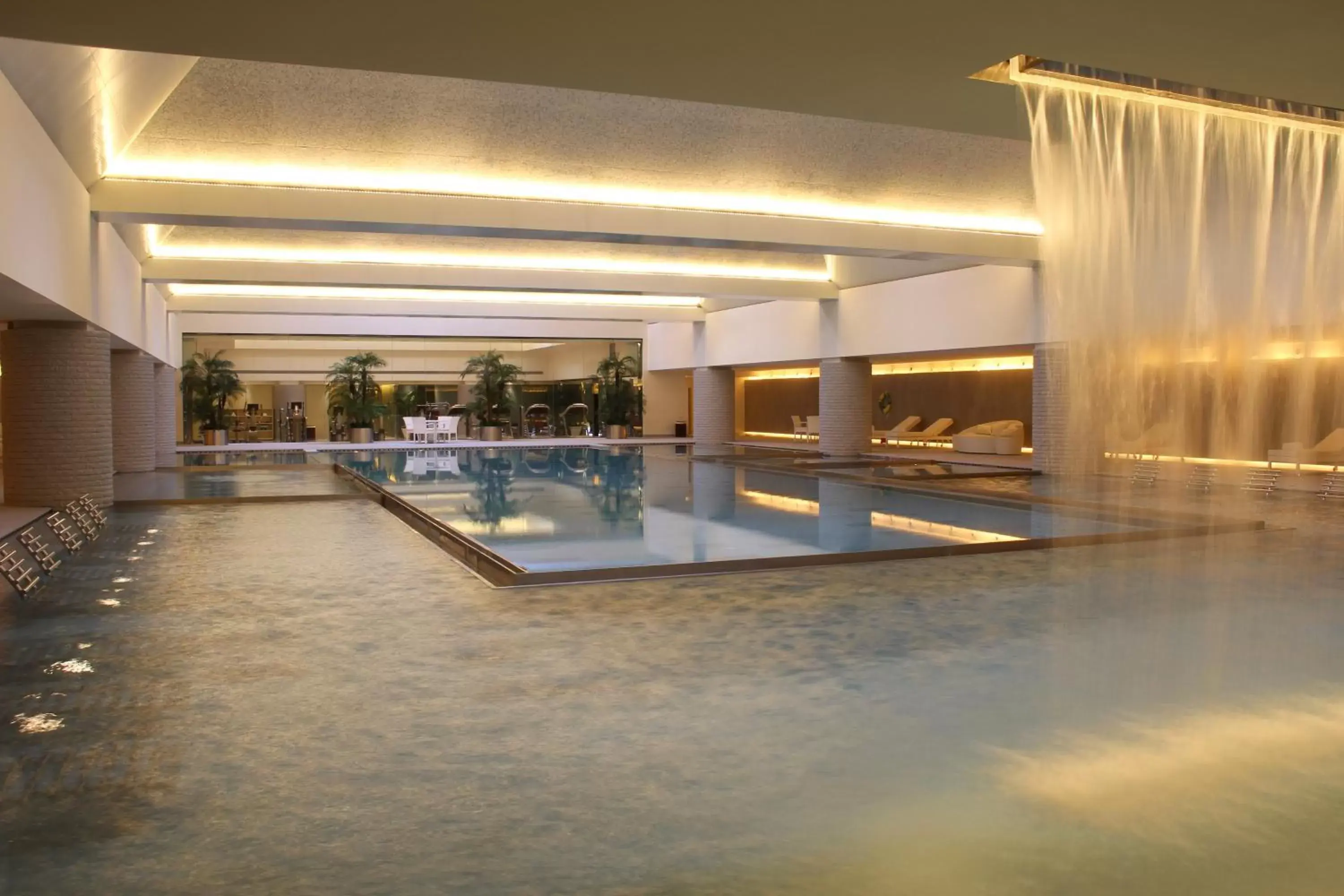 Solarium, Swimming Pool in HUALUXE Shanghai Twelve At Hengshan, an IHG Hotel