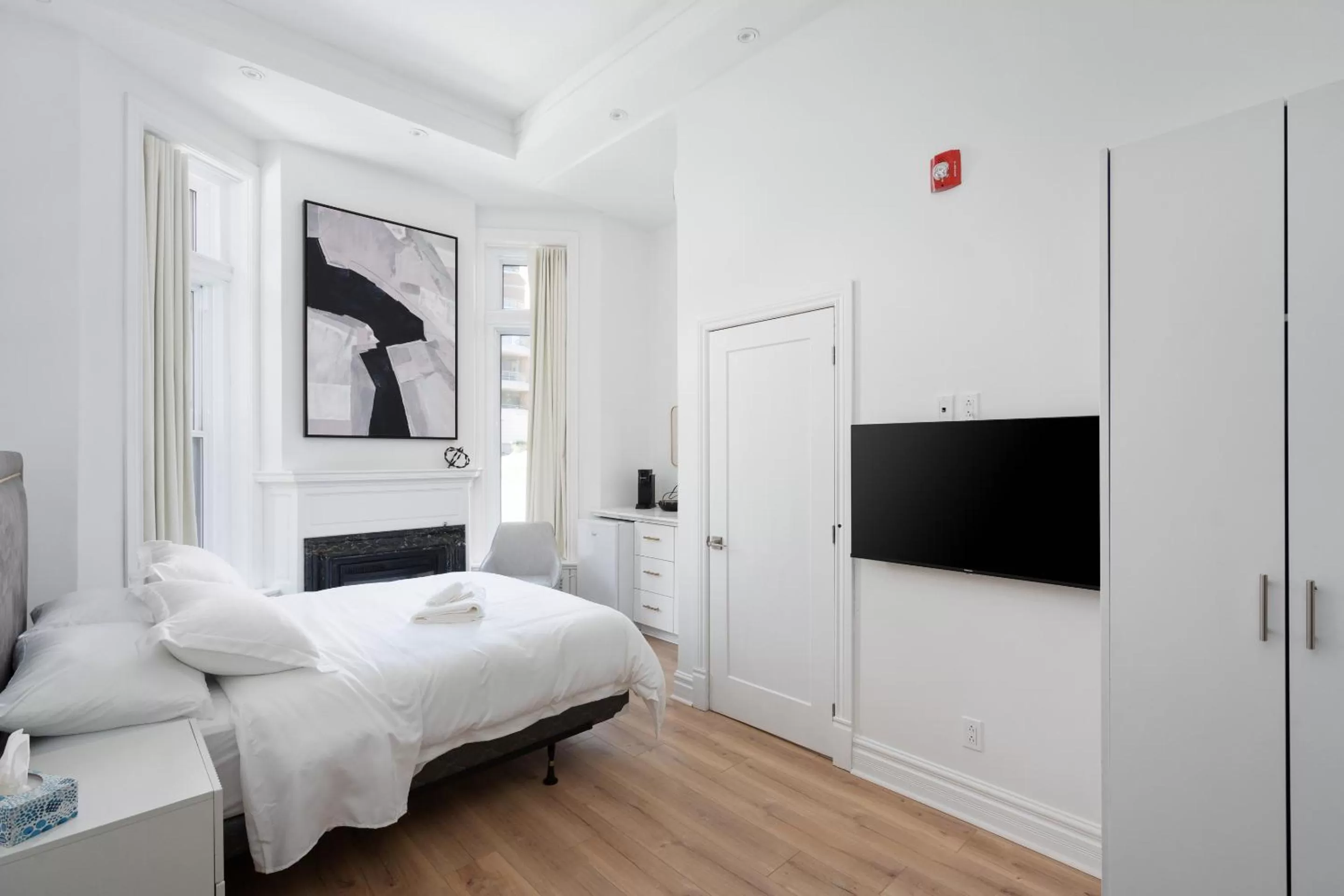 Bed in Le Penfield Par Nomade MTL