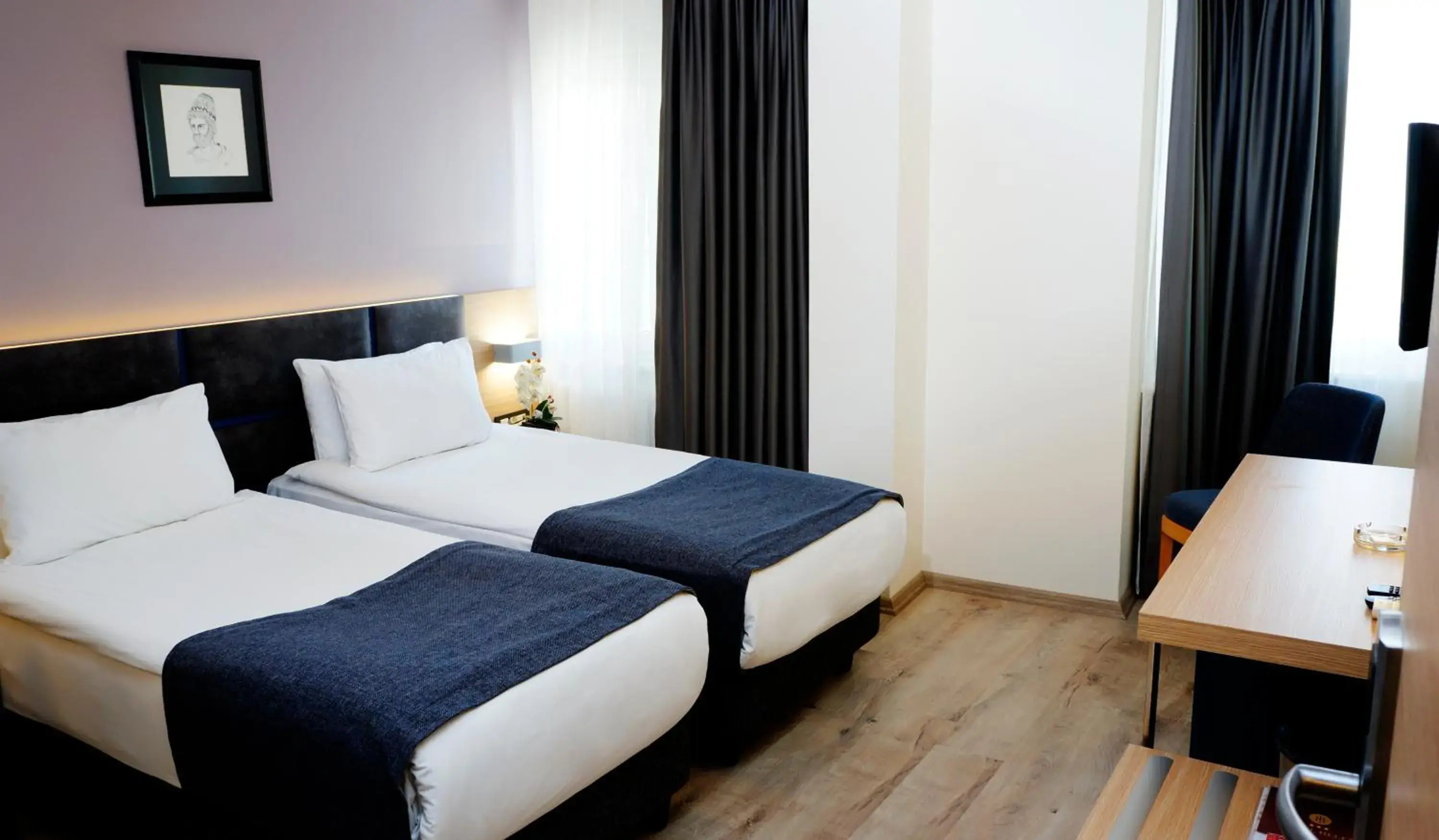 Photo of the whole room, Bed in Helen Hotel Photo of the whole room, Bed in Helen Hotel