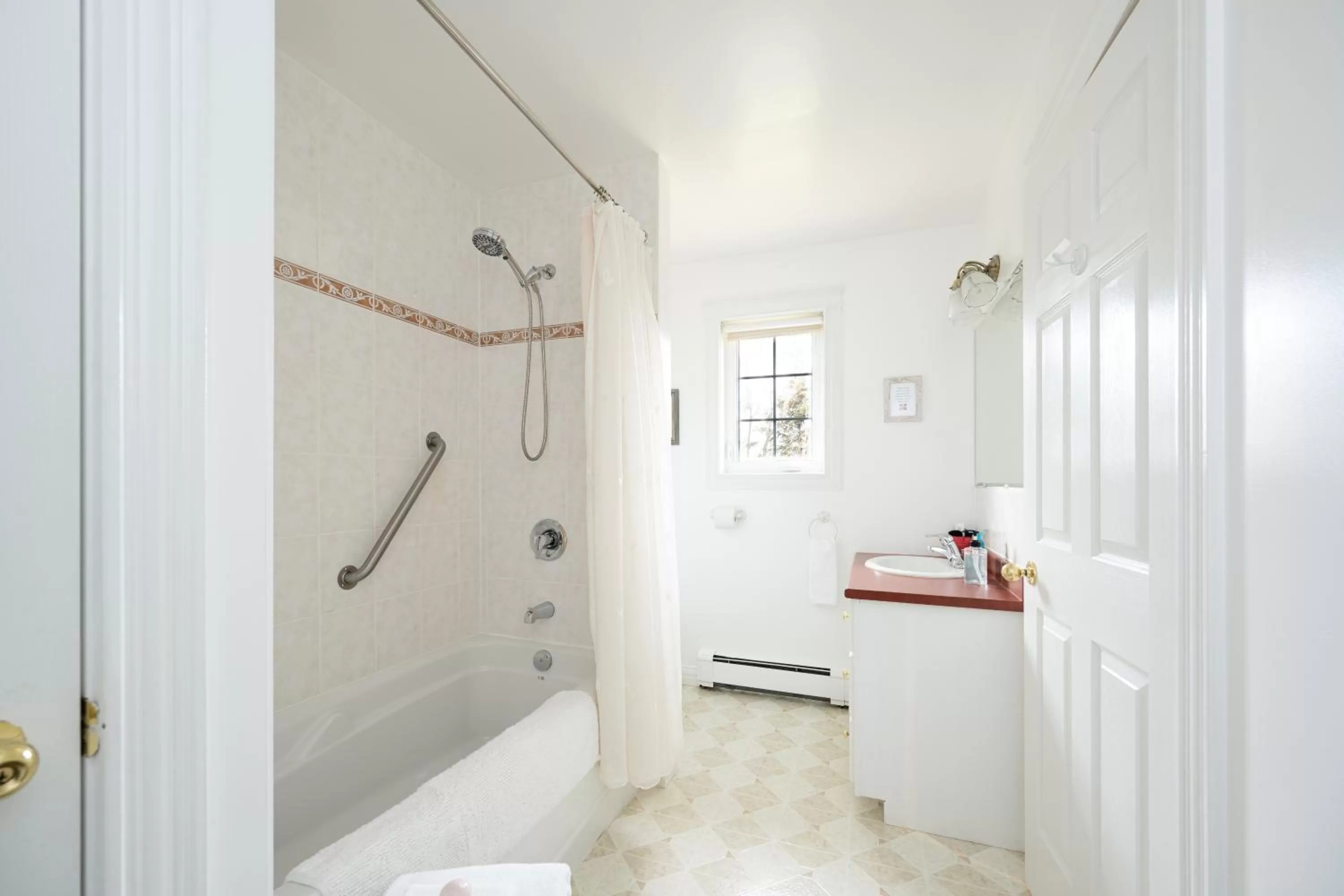 Bathroom in Baker Shore Bed and Breakfast