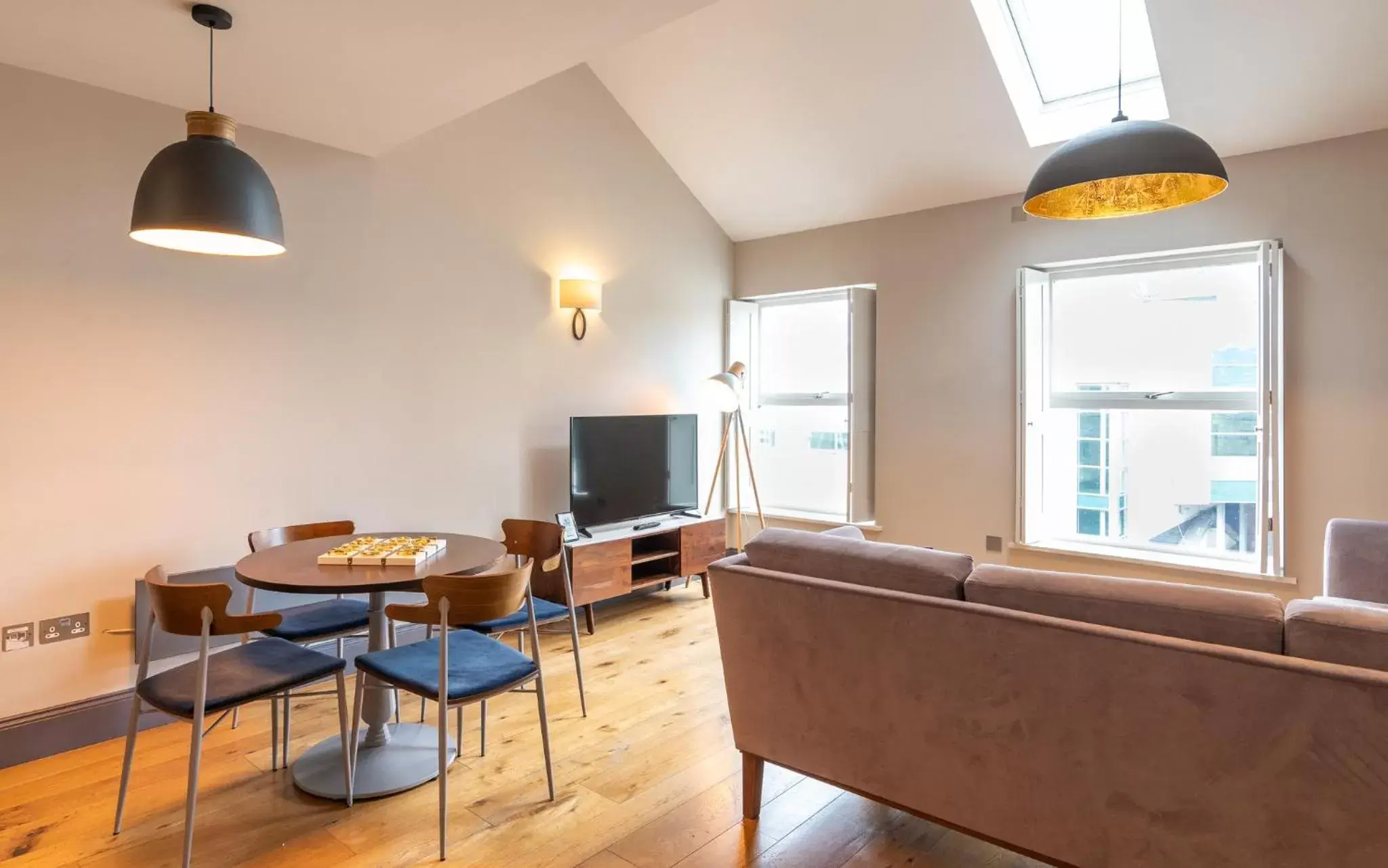 TV and multimedia, Dining Area in The Lawrance Luxury Aparthotel - Harrogate