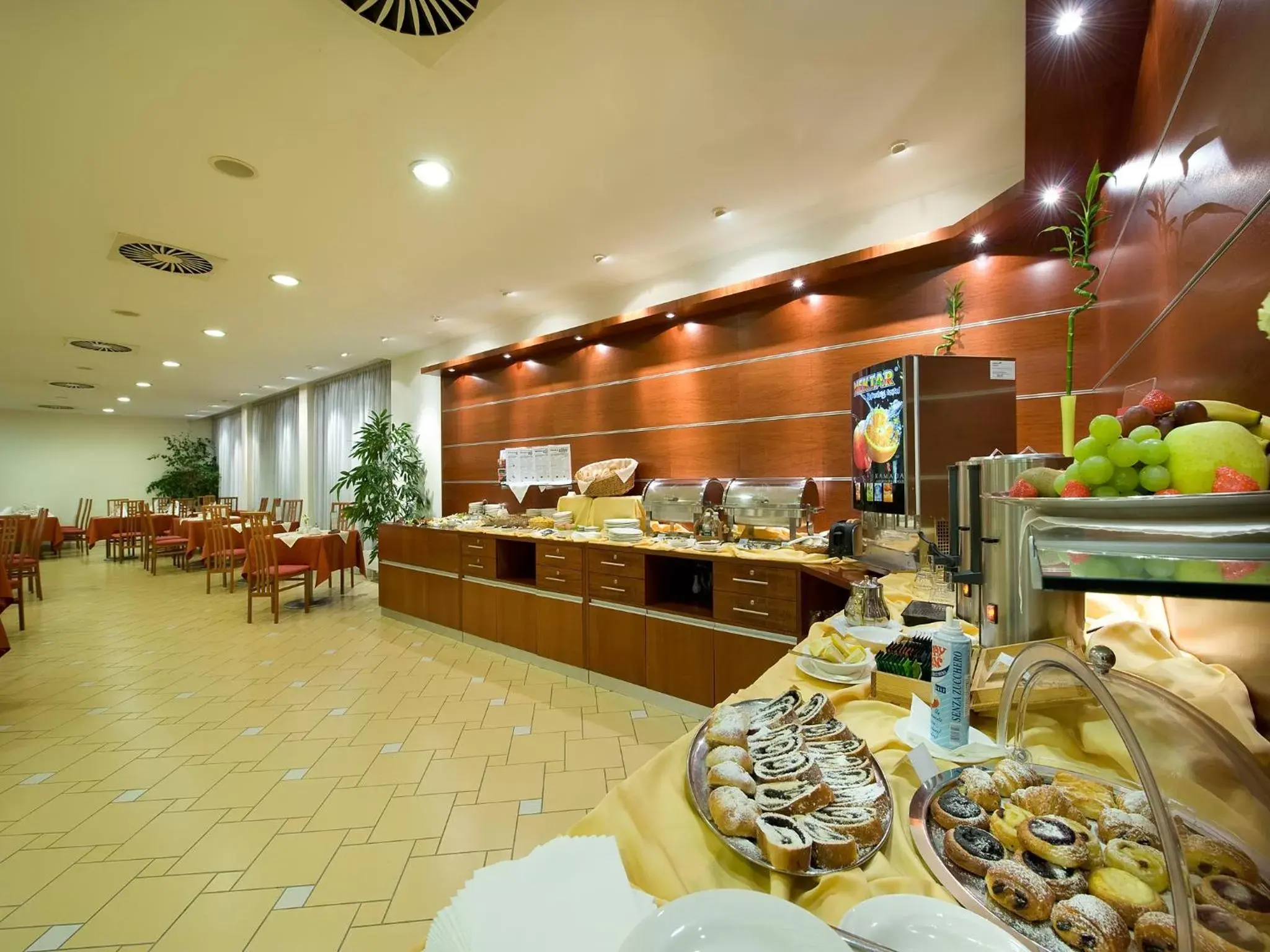 Food and drinks in Ramada Airport Hotel Prague