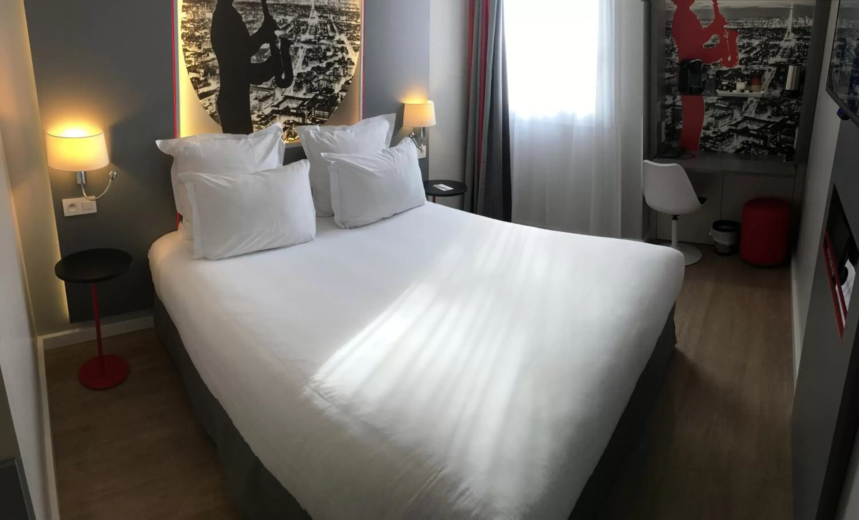 Bedroom, Bed in Best Western Paris Saint Quentin