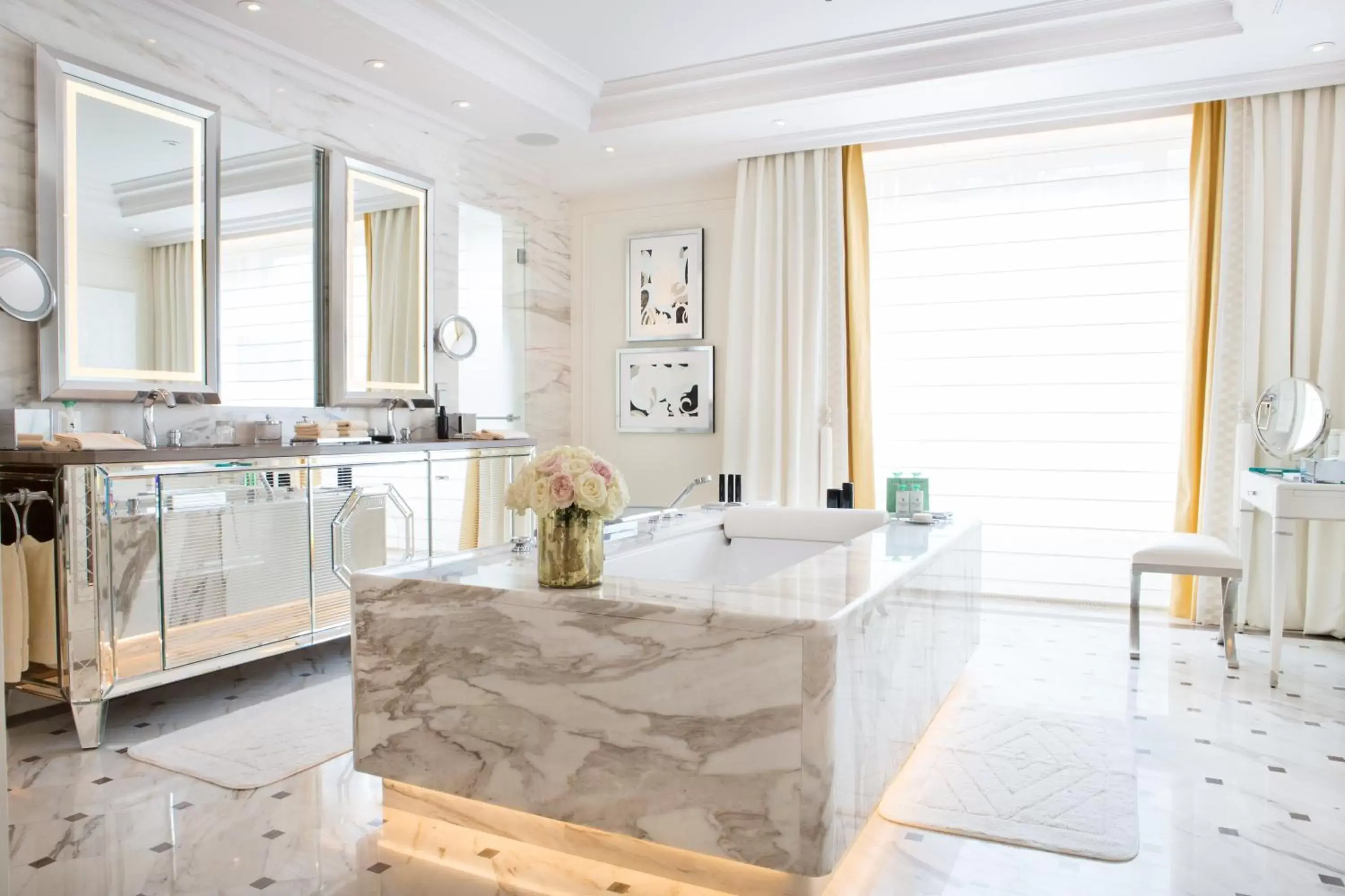 Bathroom, Dining Area in Four Seasons Hotel George V Paris