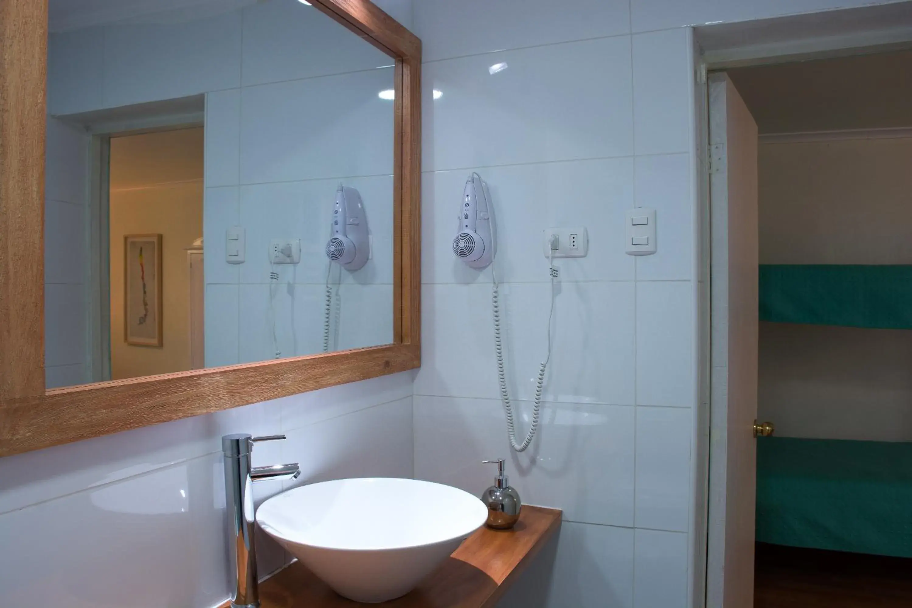 Shower, Bathroom in Hostal Casa Aborigen