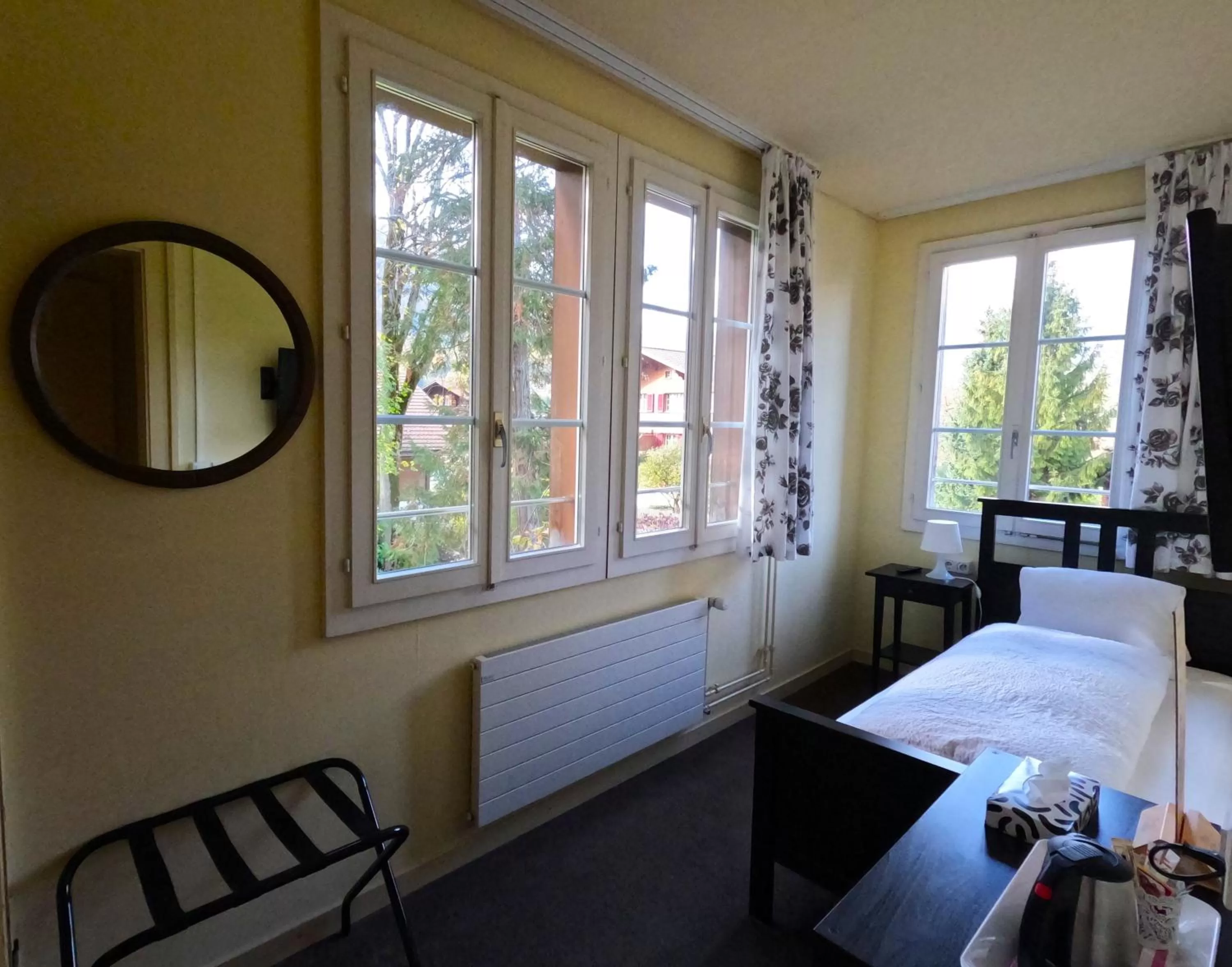 Bed in Alpenrose Hotel and Gardens