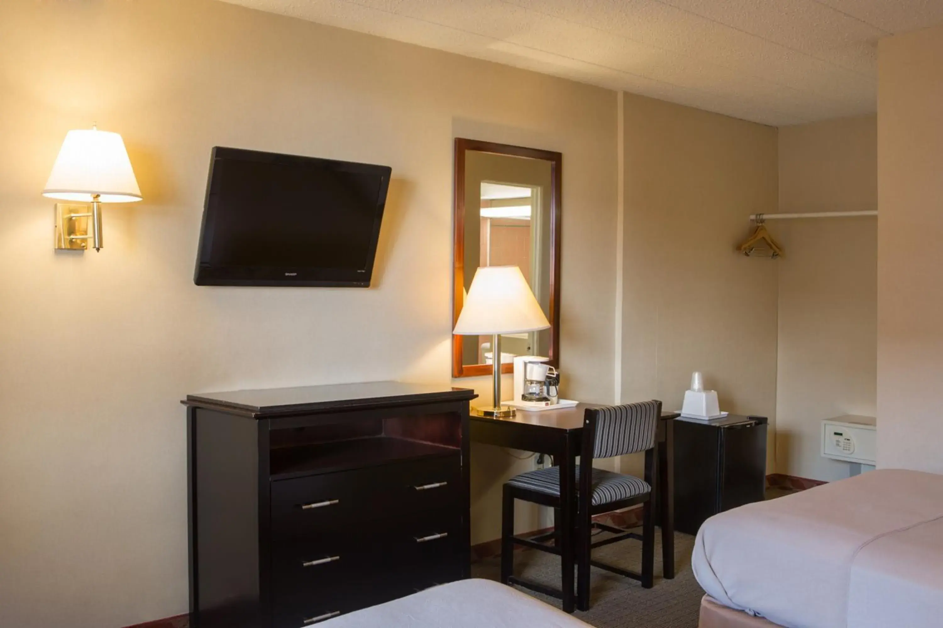 Decorative detail, Bed in Atlantic Motor Inn Near Boardwalk Decorative detail, Bed in Atlantic Motor Inn Near Boardwalk