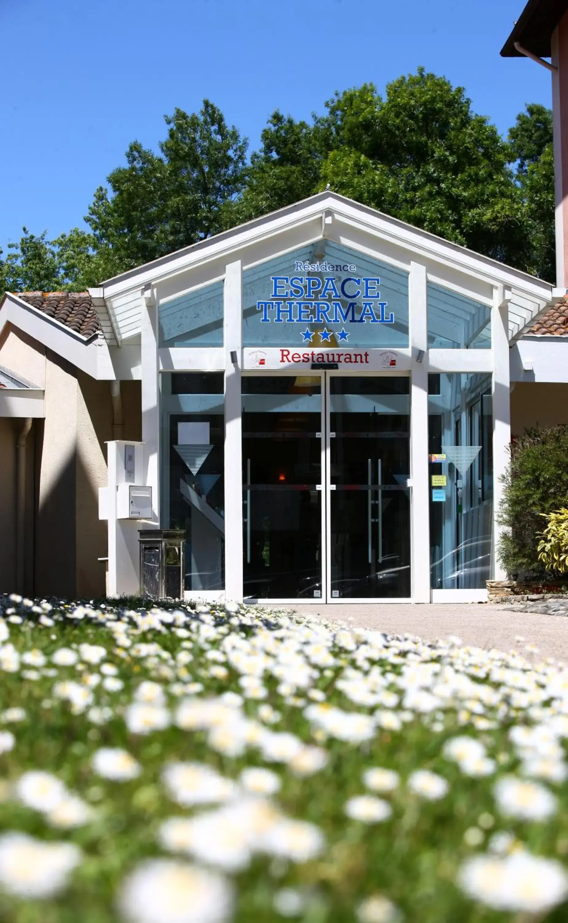 Facade/entrance, Property Building in L'Espace Thermal