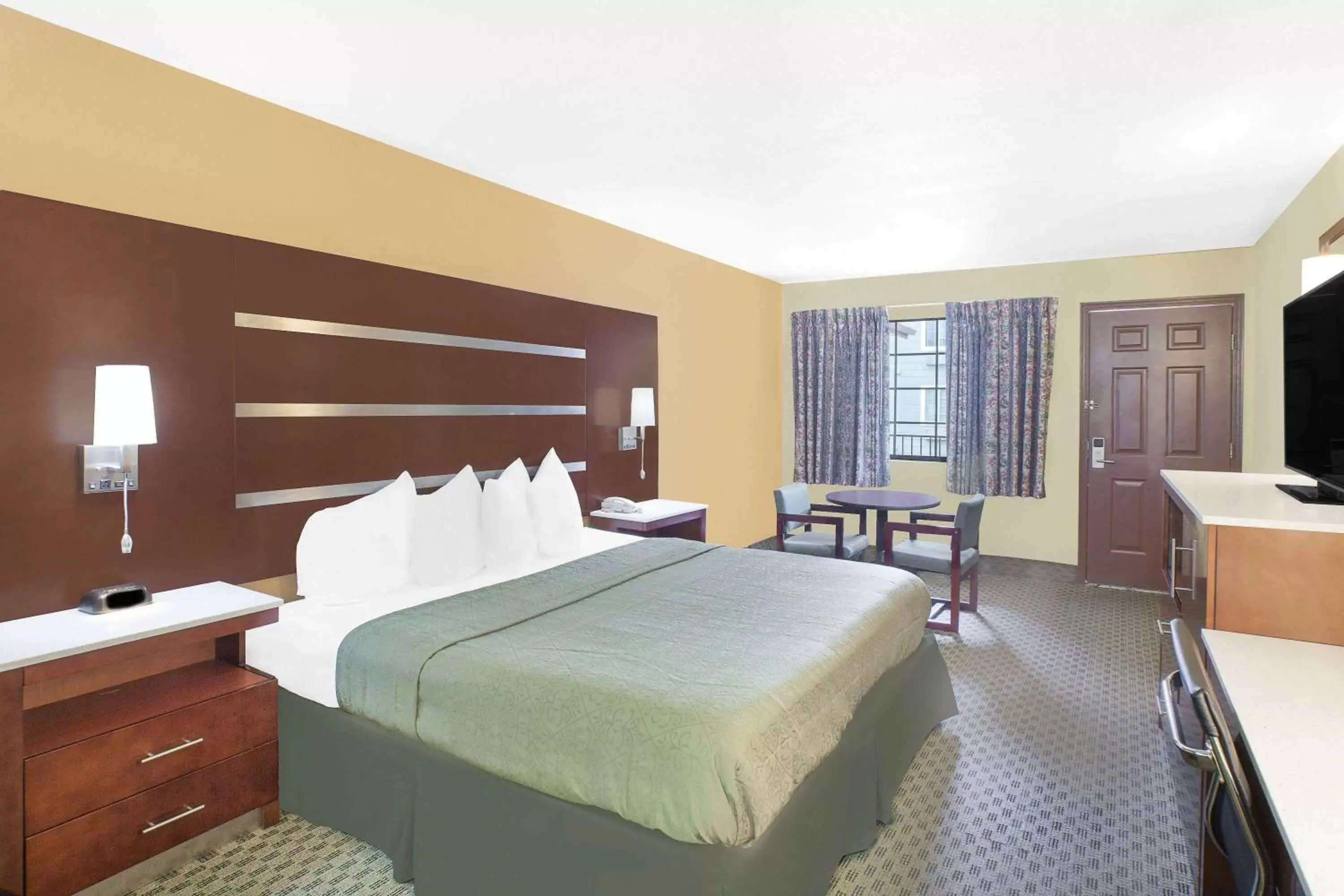 Photo of the whole room, Bed in Days Inn by Wyndham Fayetteville