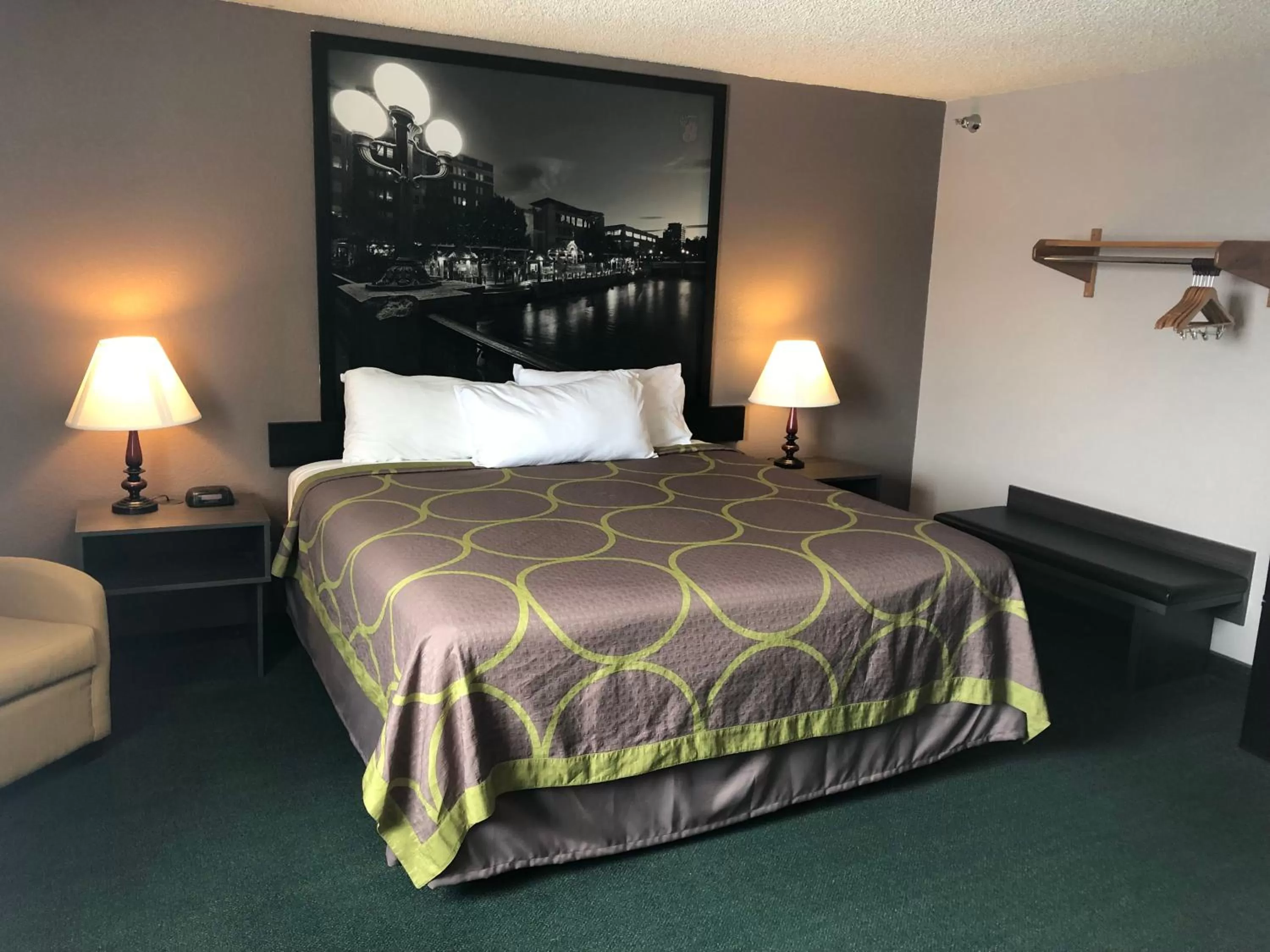 Bedroom, Bed in Super 8 by Wyndham Winnemucca NV