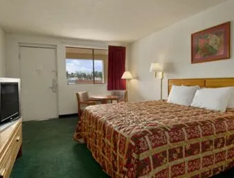 Bed in Days Inn by Wyndham Gallup