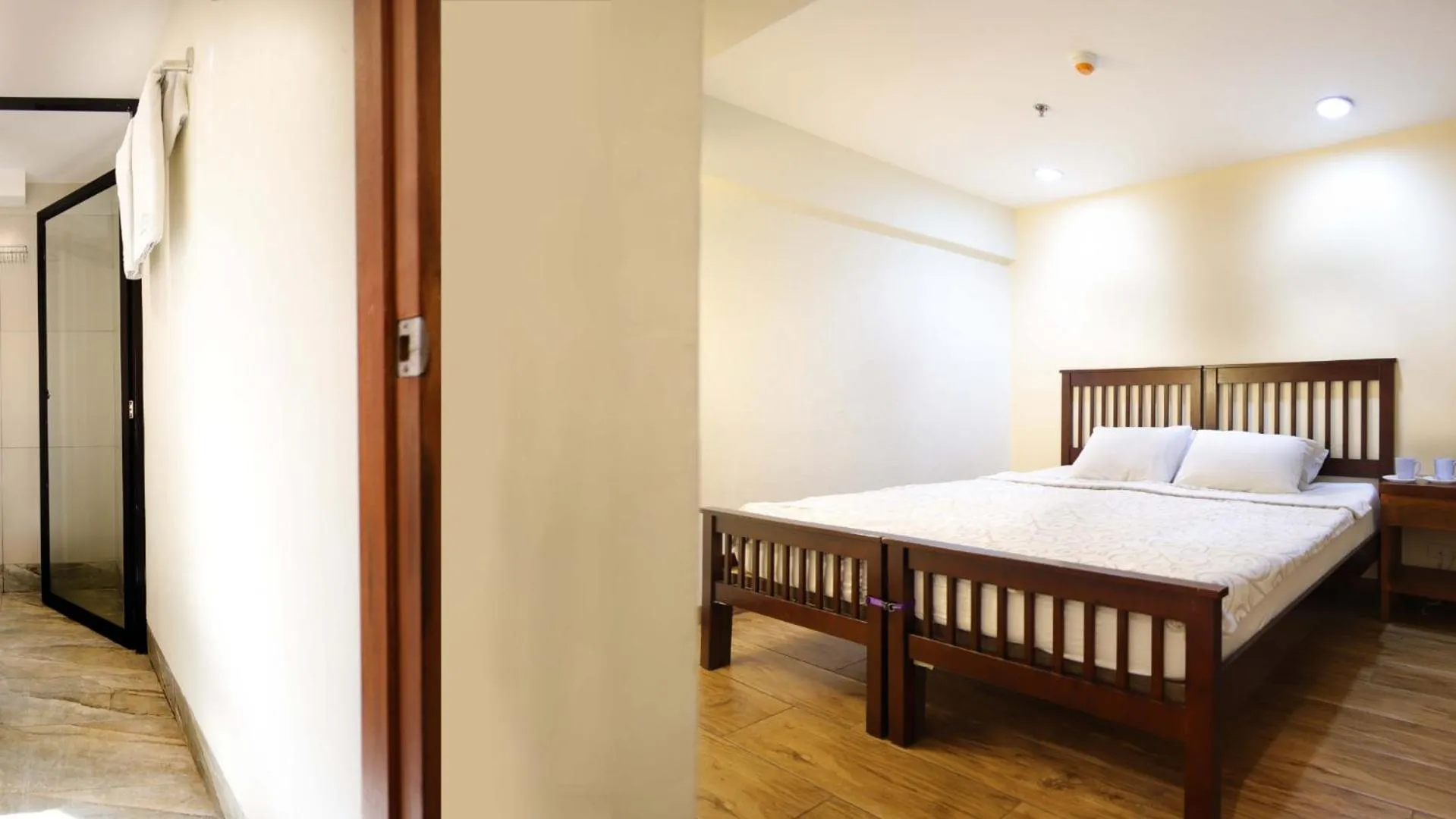 Photo of the whole room, Bed in 1775 Adriatico Suites