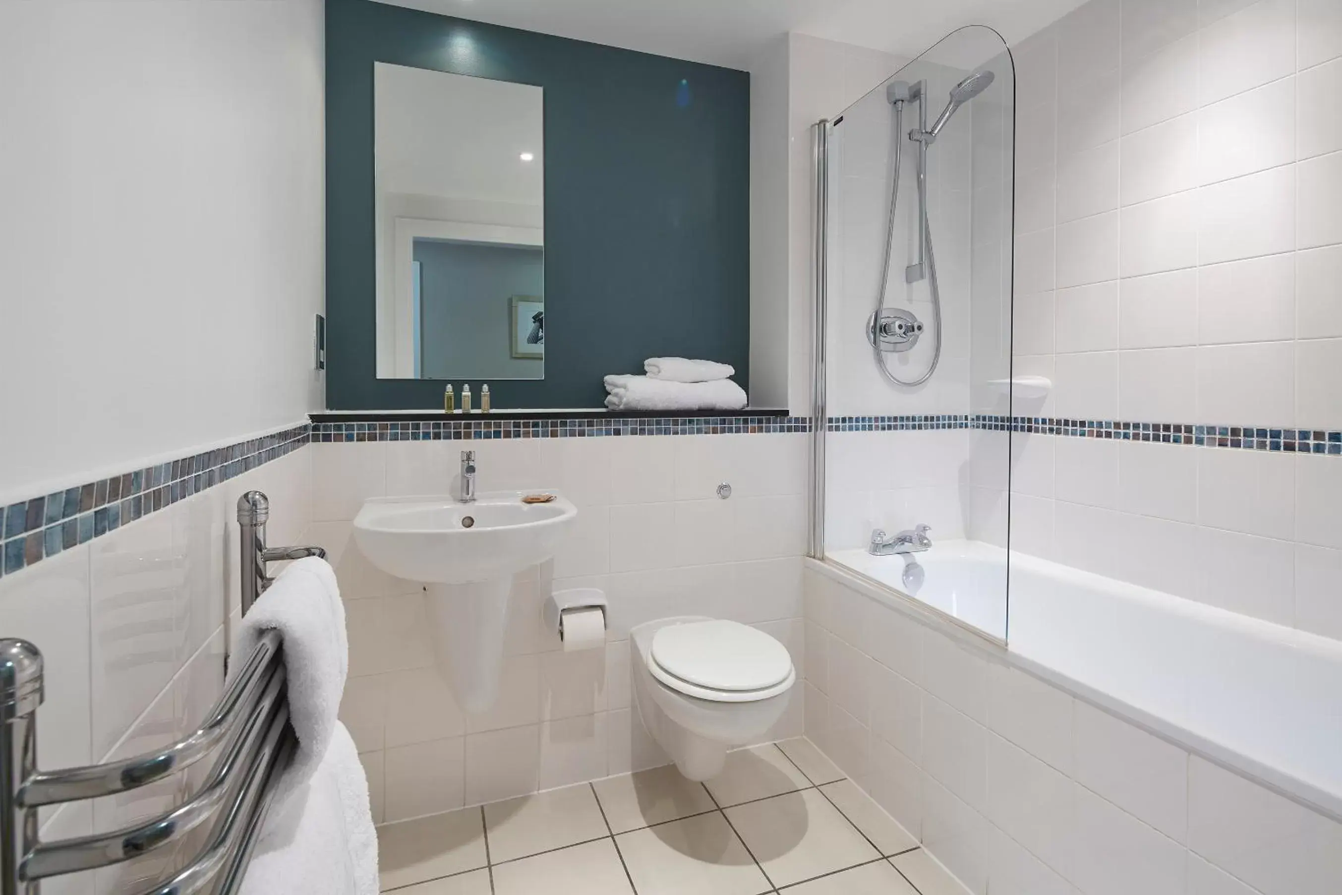 Bathroom in Marlin Apartments London Bridge - Empire Square