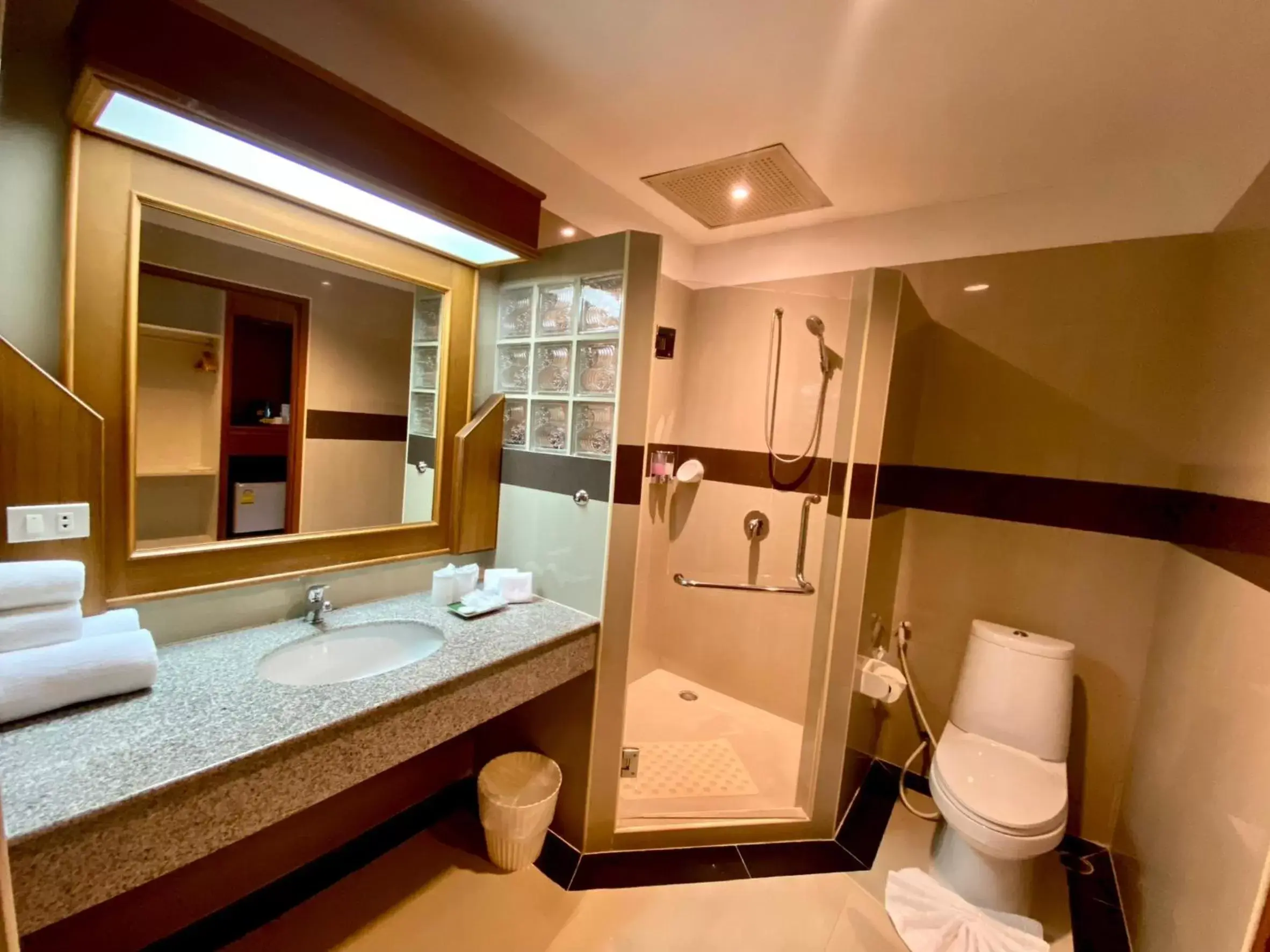 Bathroom in Siamgrand Hotel