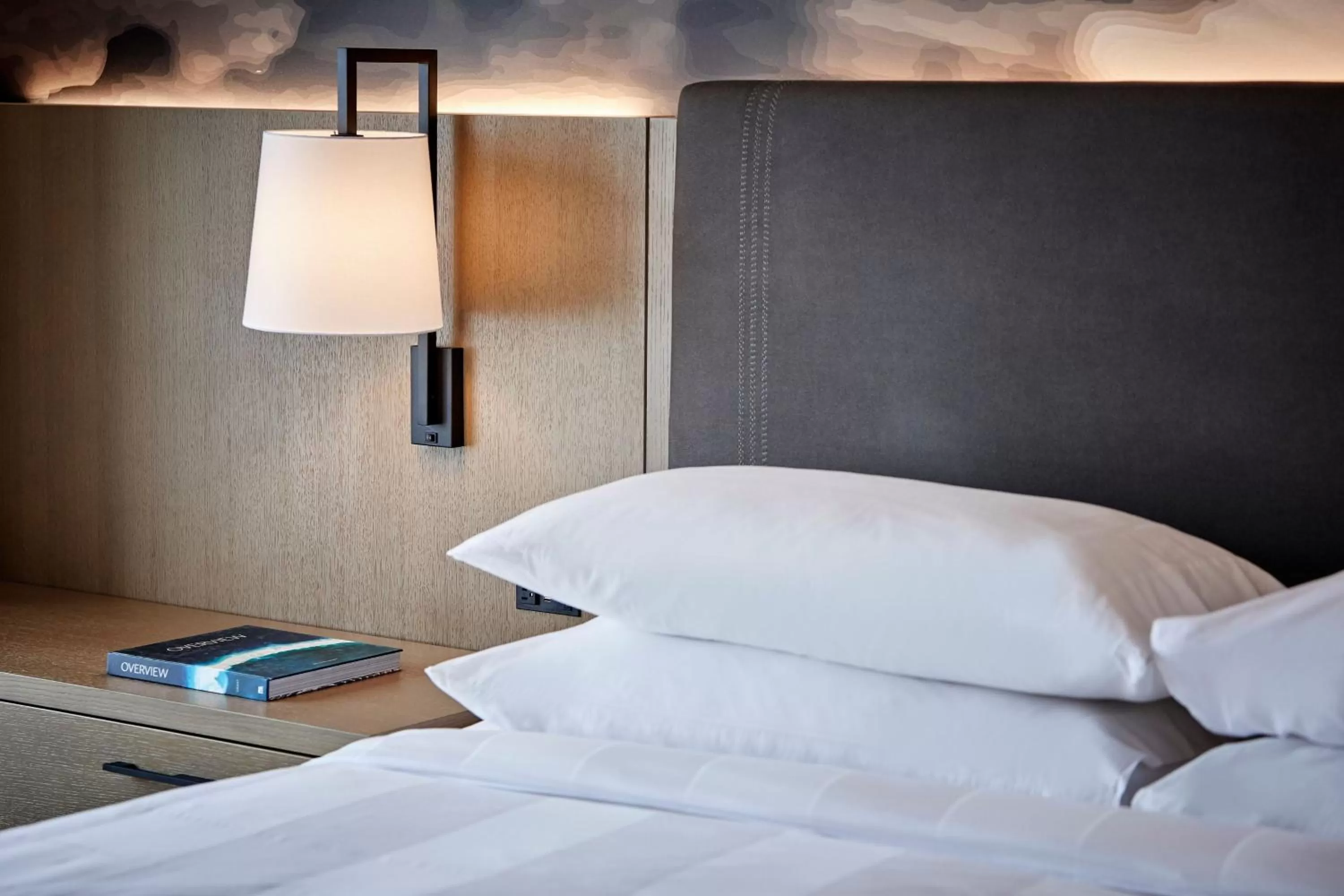 Photo of the whole room, Bed in Seattle Marriott Redmond