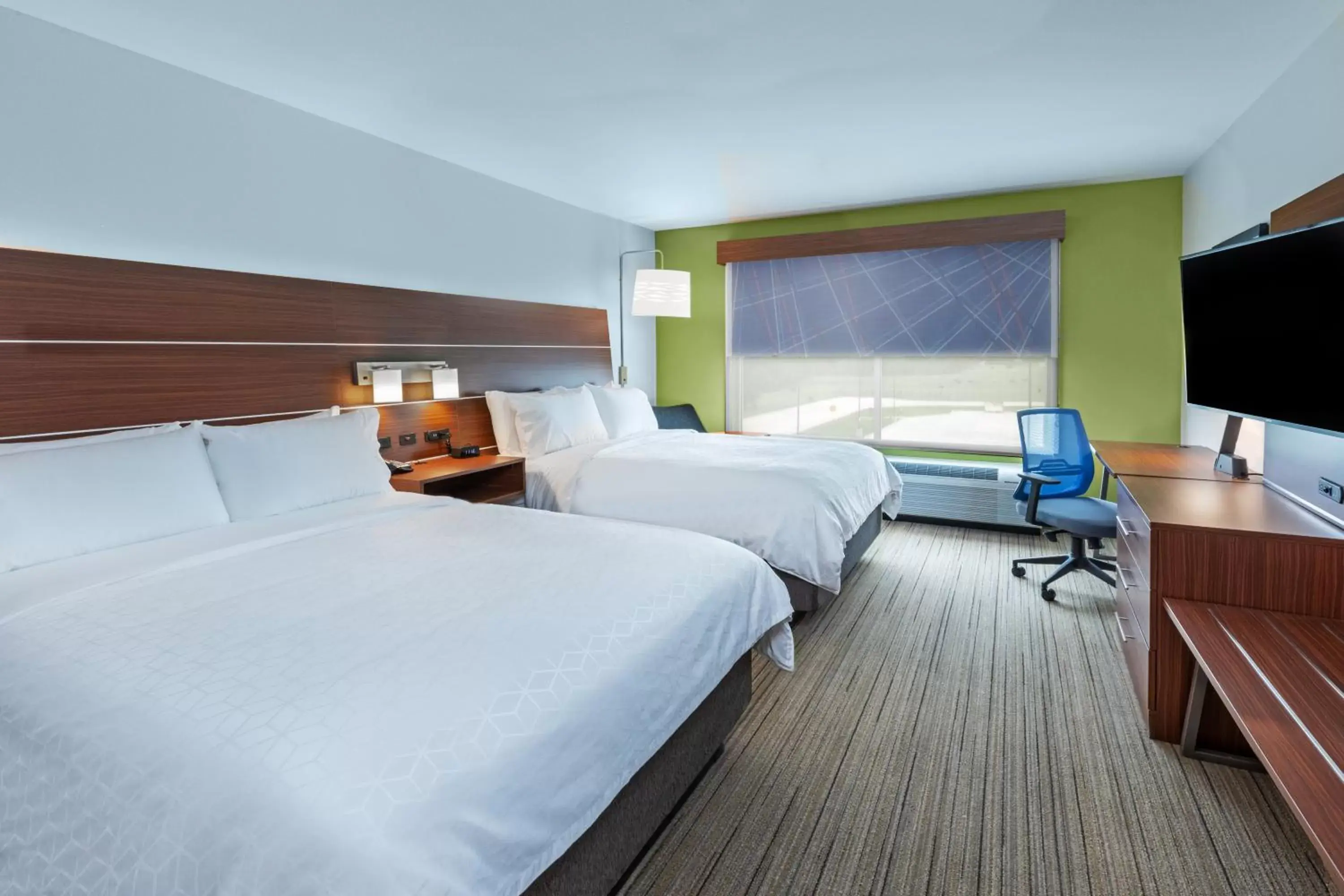 Bed in Holiday Inn Express & Suites - Parsons, an IHG Hotel