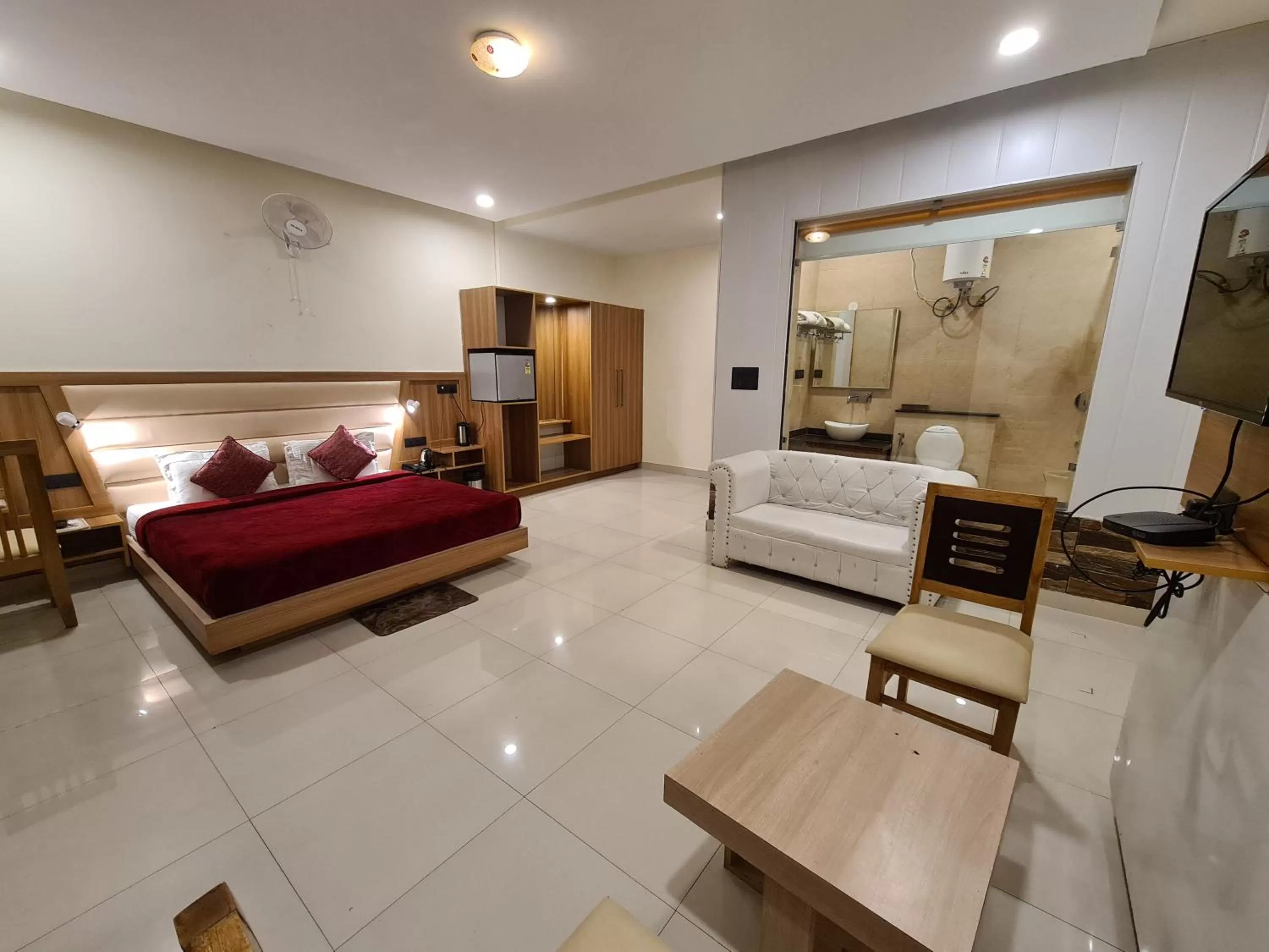 Photo of the whole room, Bed in Hotel Rajpur Heights