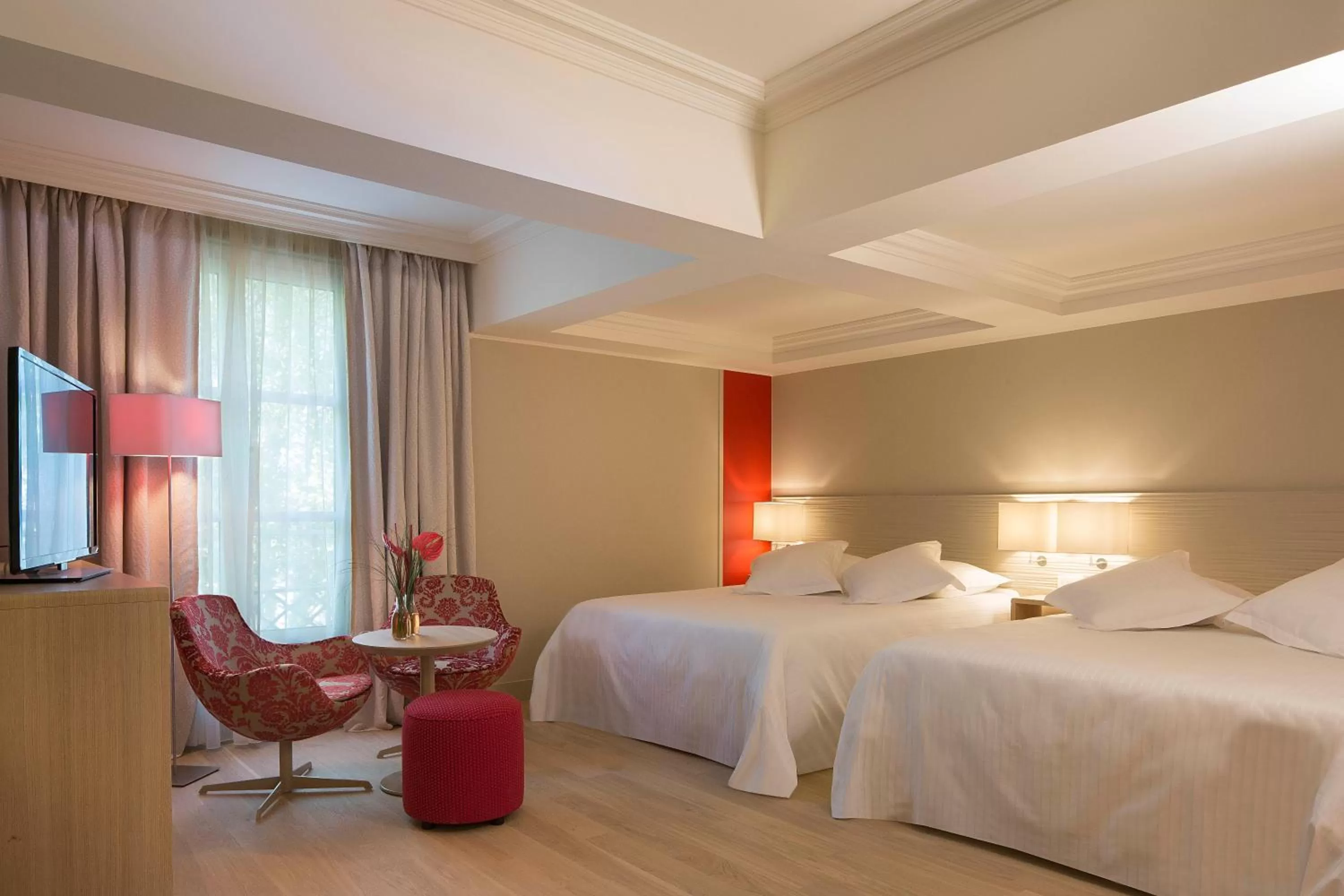 Photo of the whole room, Bed in Hôtel & SPA Oceania L'Univers Tours