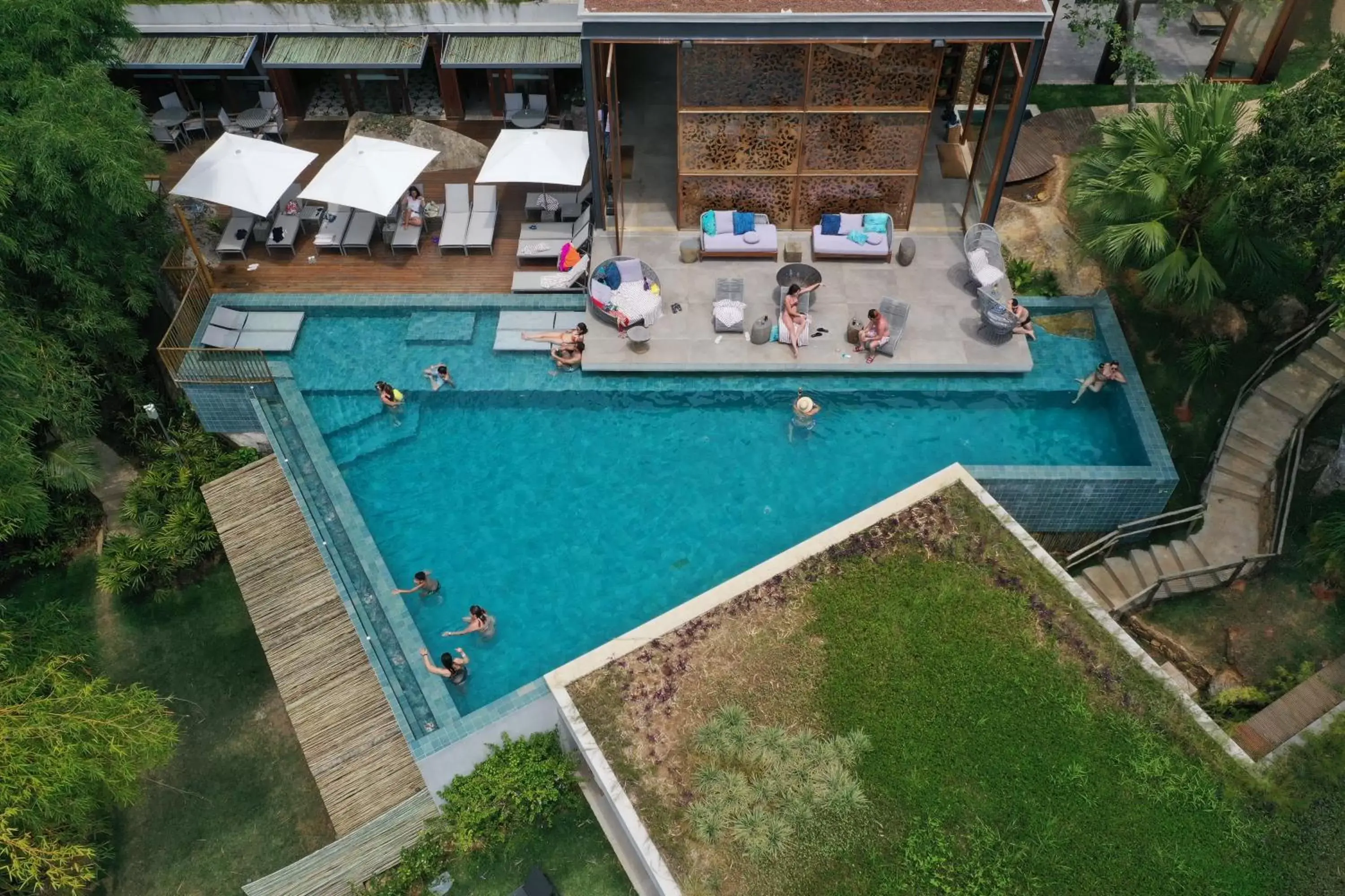 Bird's eye view, Pool View in Wyndham Ilhabela Casa Di Sirena