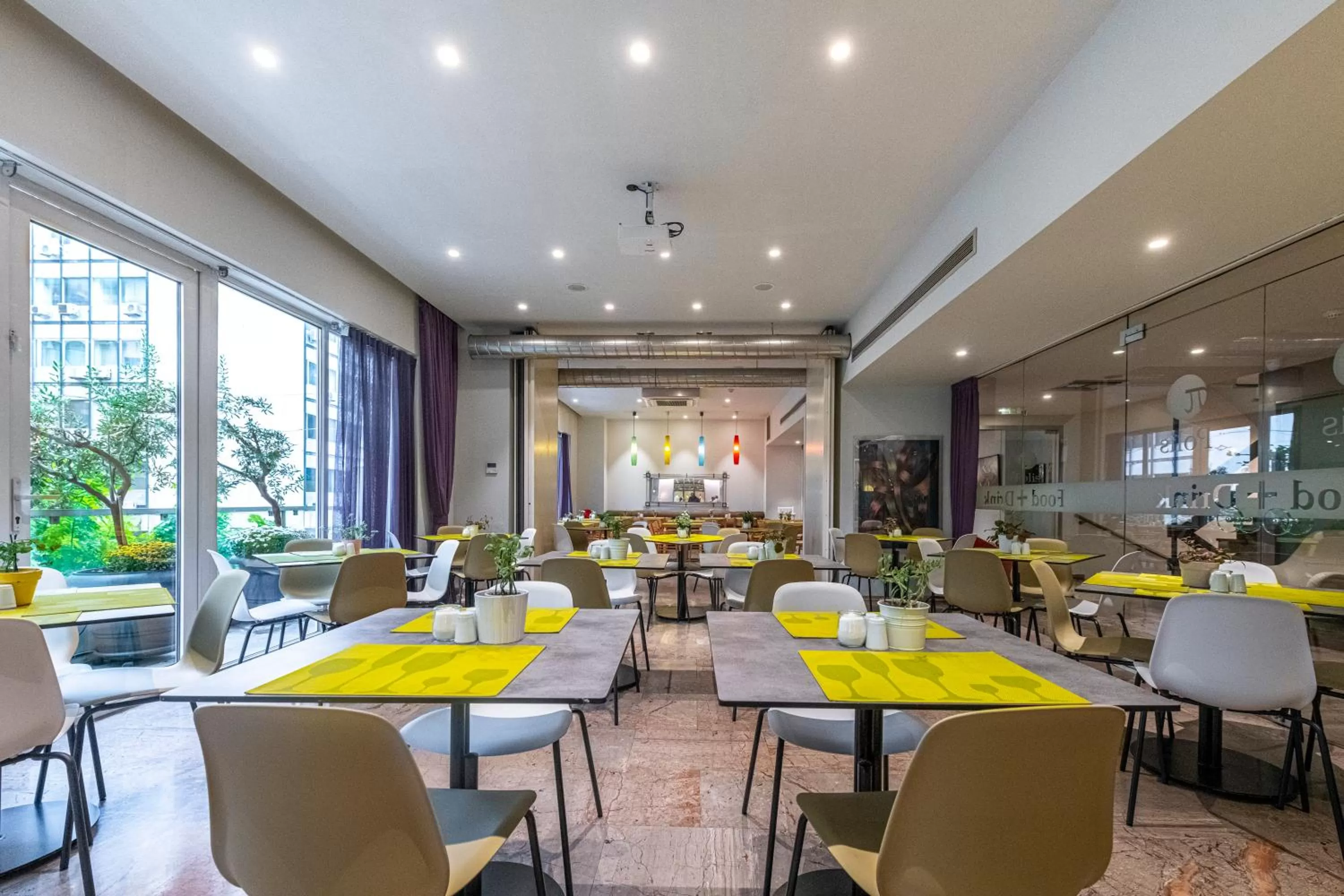 Restaurant/places to eat in Polis Grand Hotel