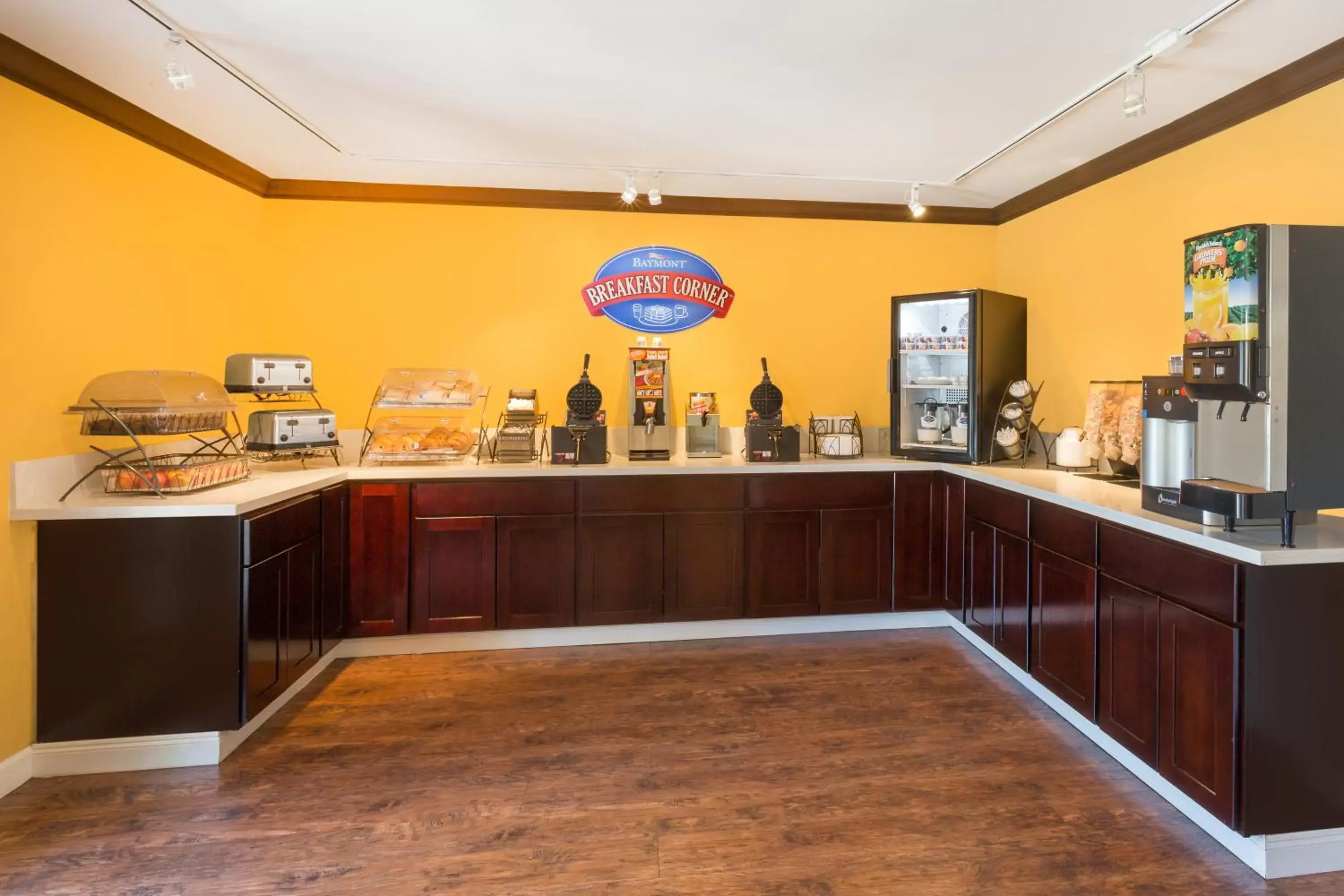 Buffet breakfast in Baymont by Wyndham Modesto Salida Buffet breakfast in Baymont by Wyndham Modesto Salida