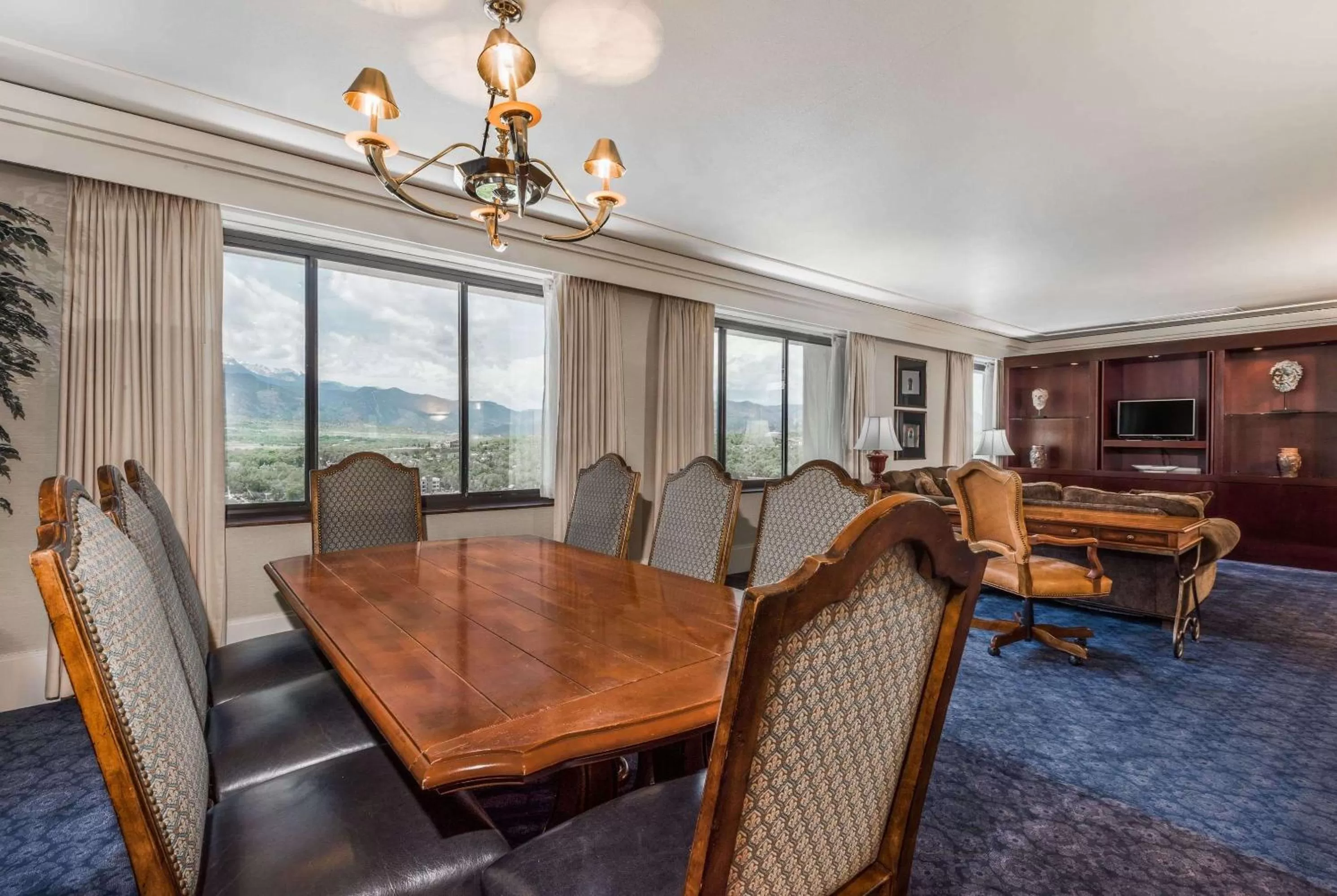 Photo of the whole room in The Antlers, a Wyndham Hotel