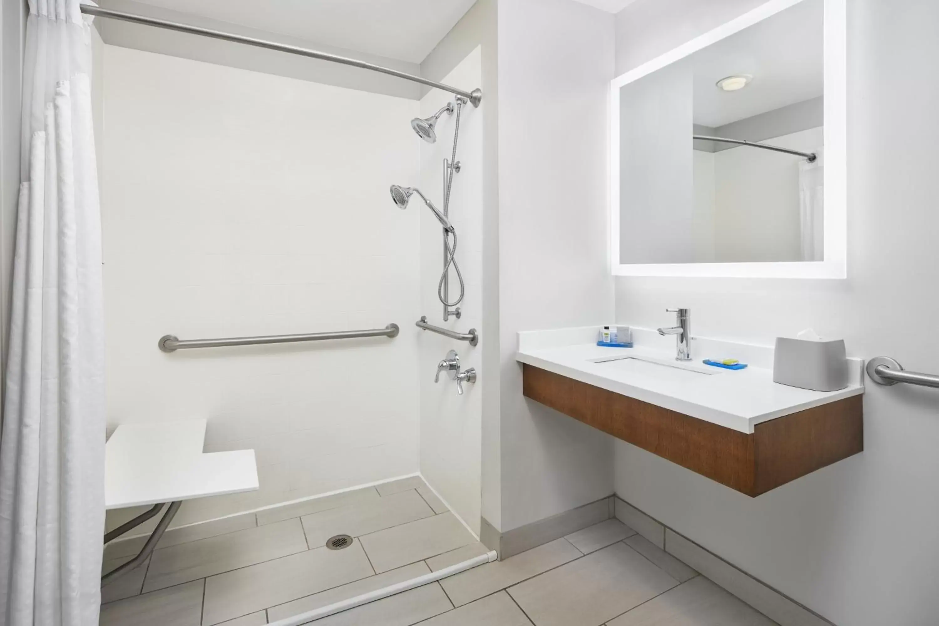 Bathroom in Holiday Inn Express Palatka Northwest, an IHG Hotel