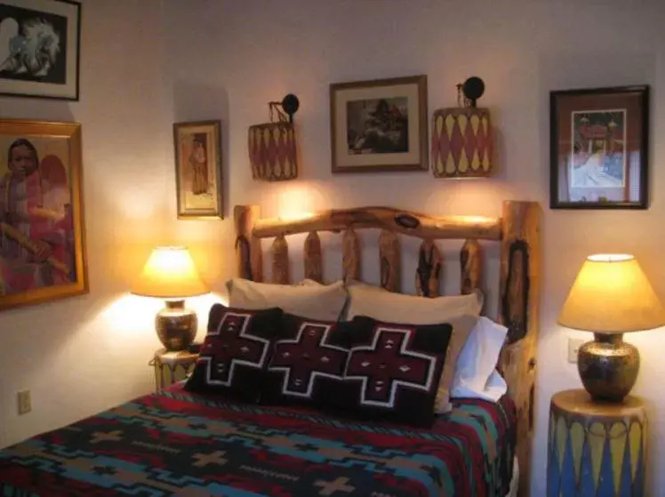 Bed in La Dona Luz Inn an Historic B&B