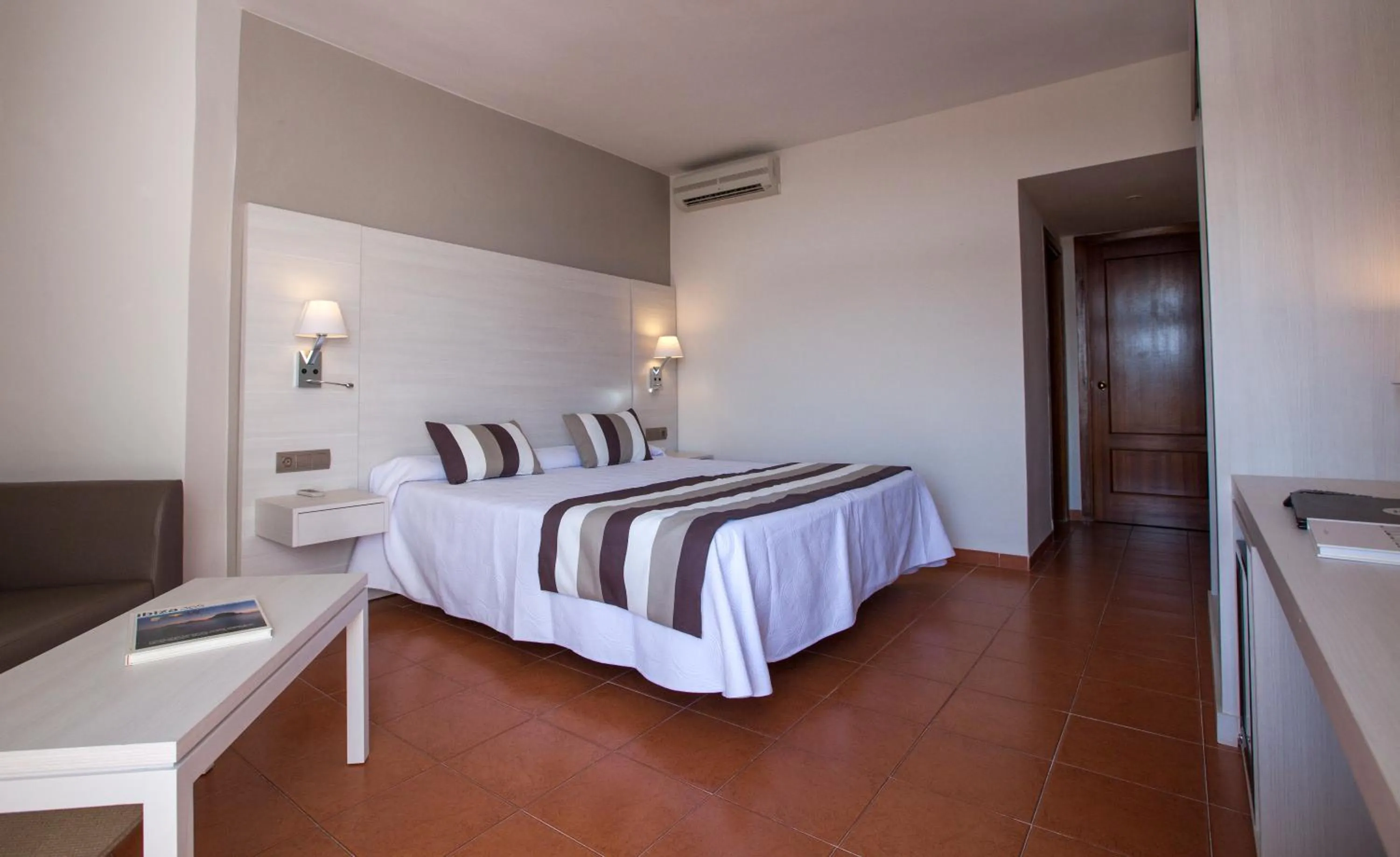 Photo of the whole room, Bed in Hotel Tres Torres