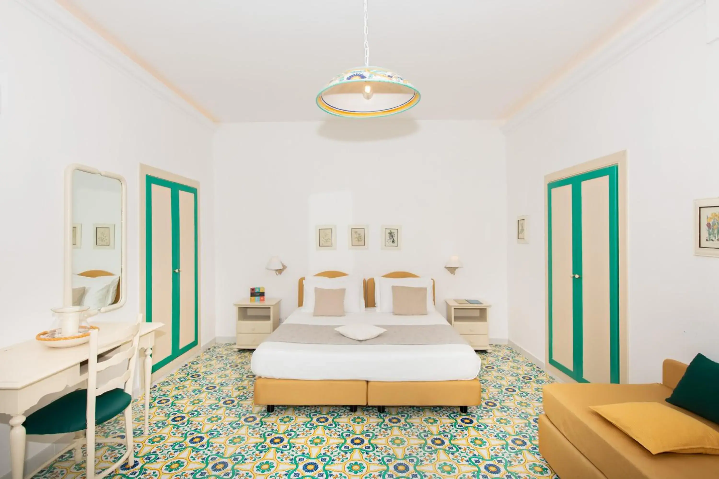 Bedroom, Bed in Grand Hotel Tritone