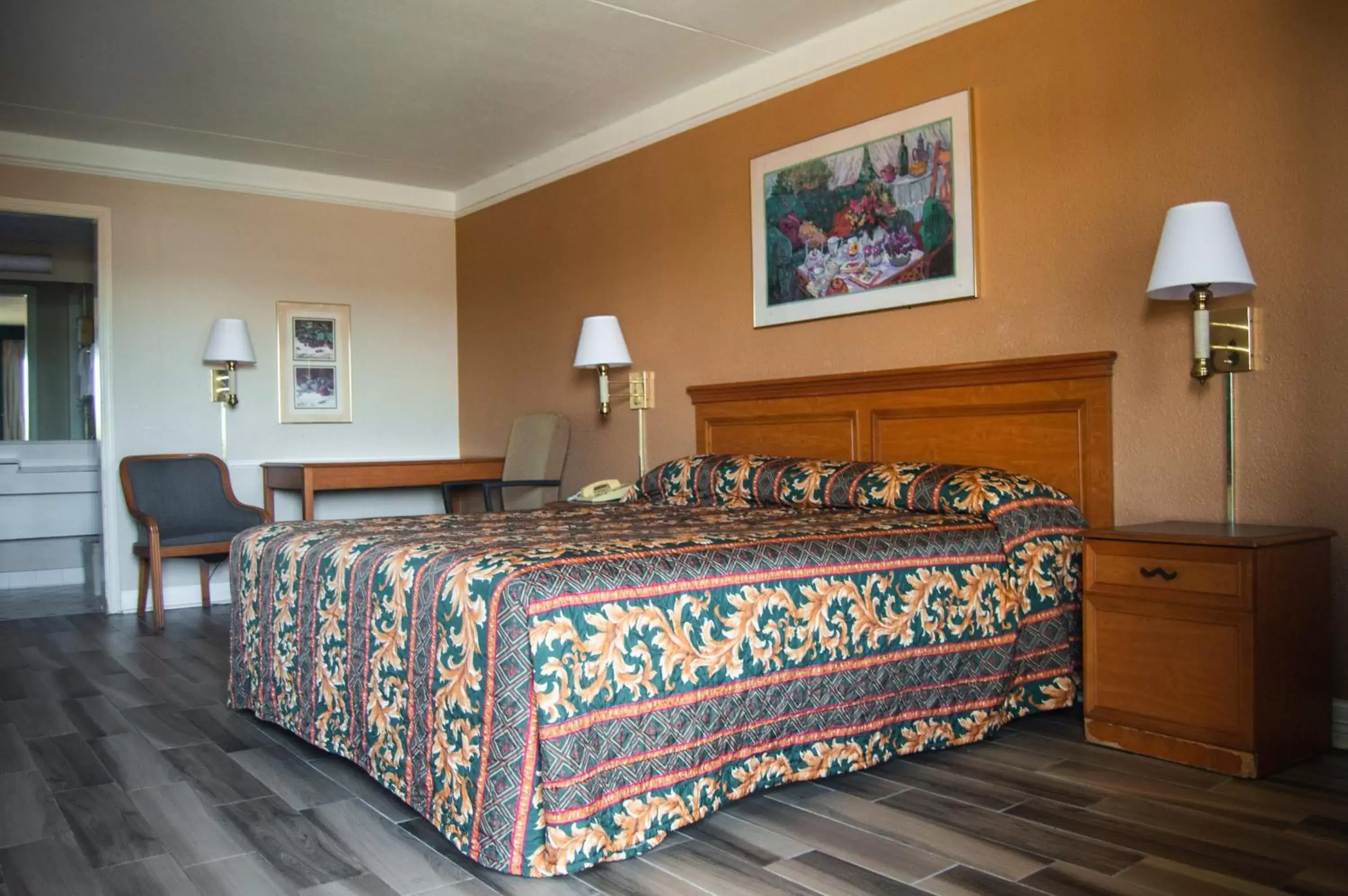 Bed in America's Inn Houston/Stafford /Sugarland