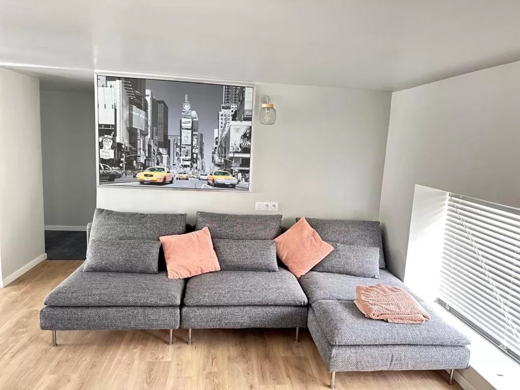 Seating area in "Silk & Suites" City Center