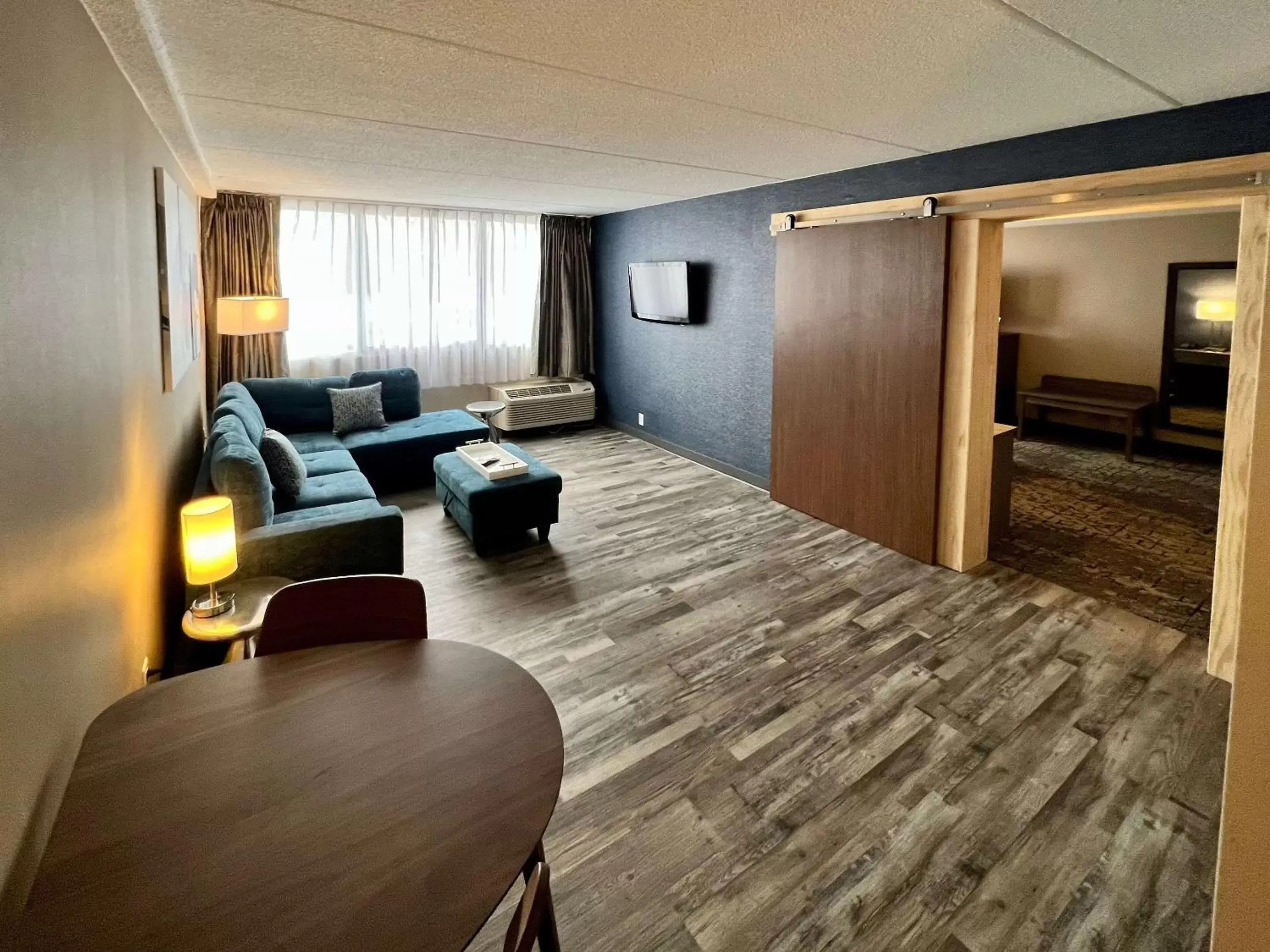 Bedroom, Seating Area in Clarion Hotel and Conference Center - Joliet