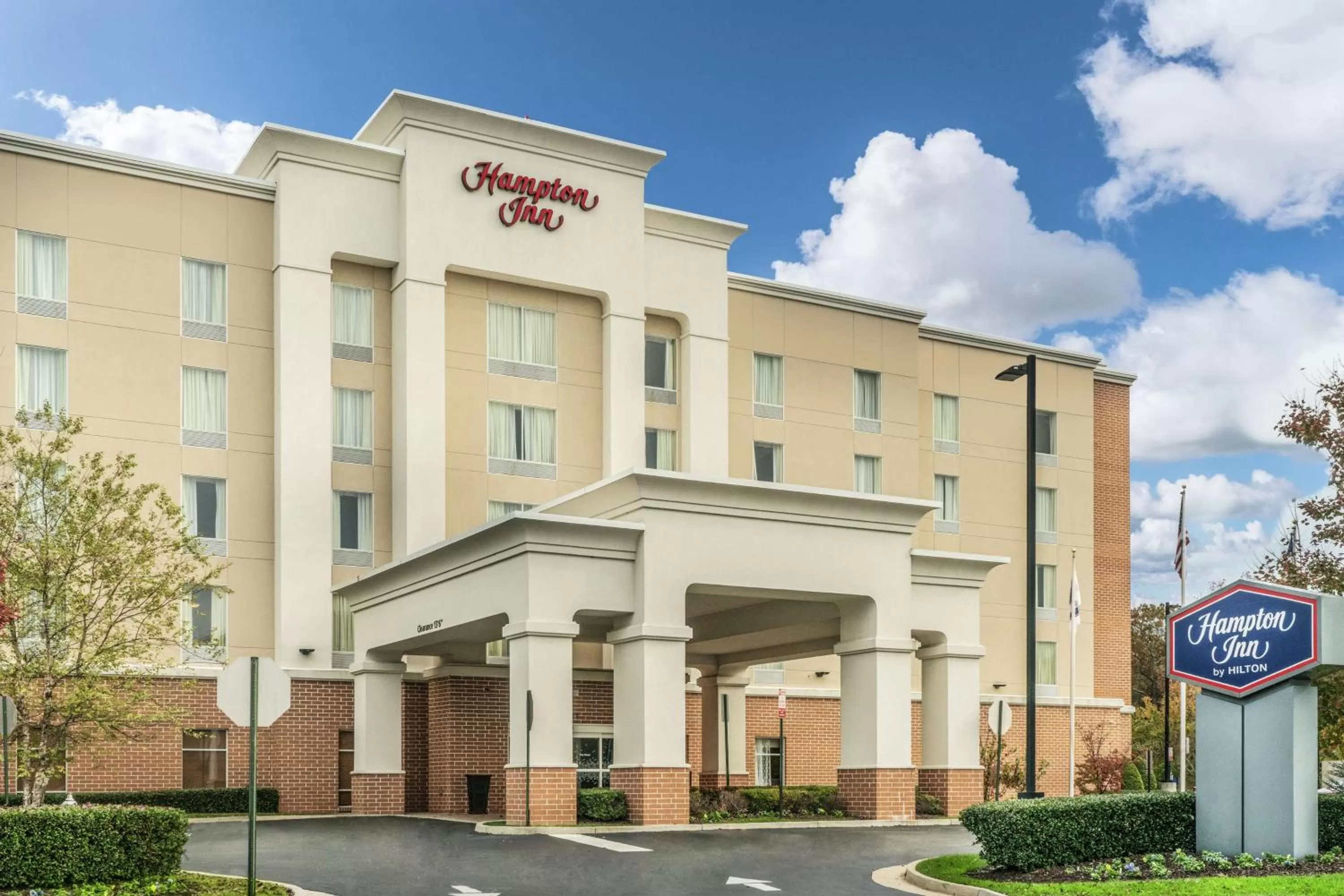 Property building in Hampton Inn Richmond - Airport