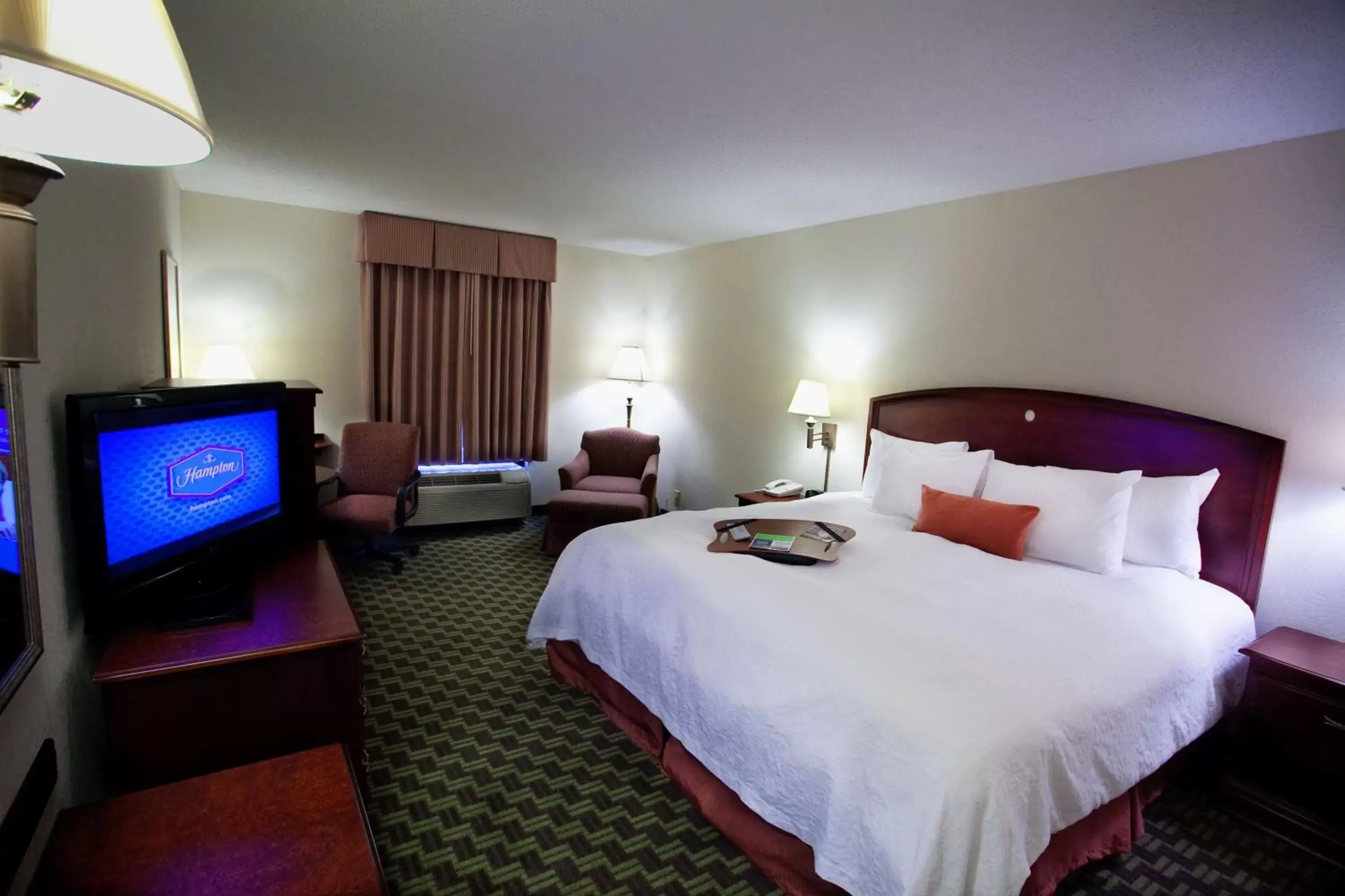 Bed in Hampton Inn By Hilton Carrollton, Ga