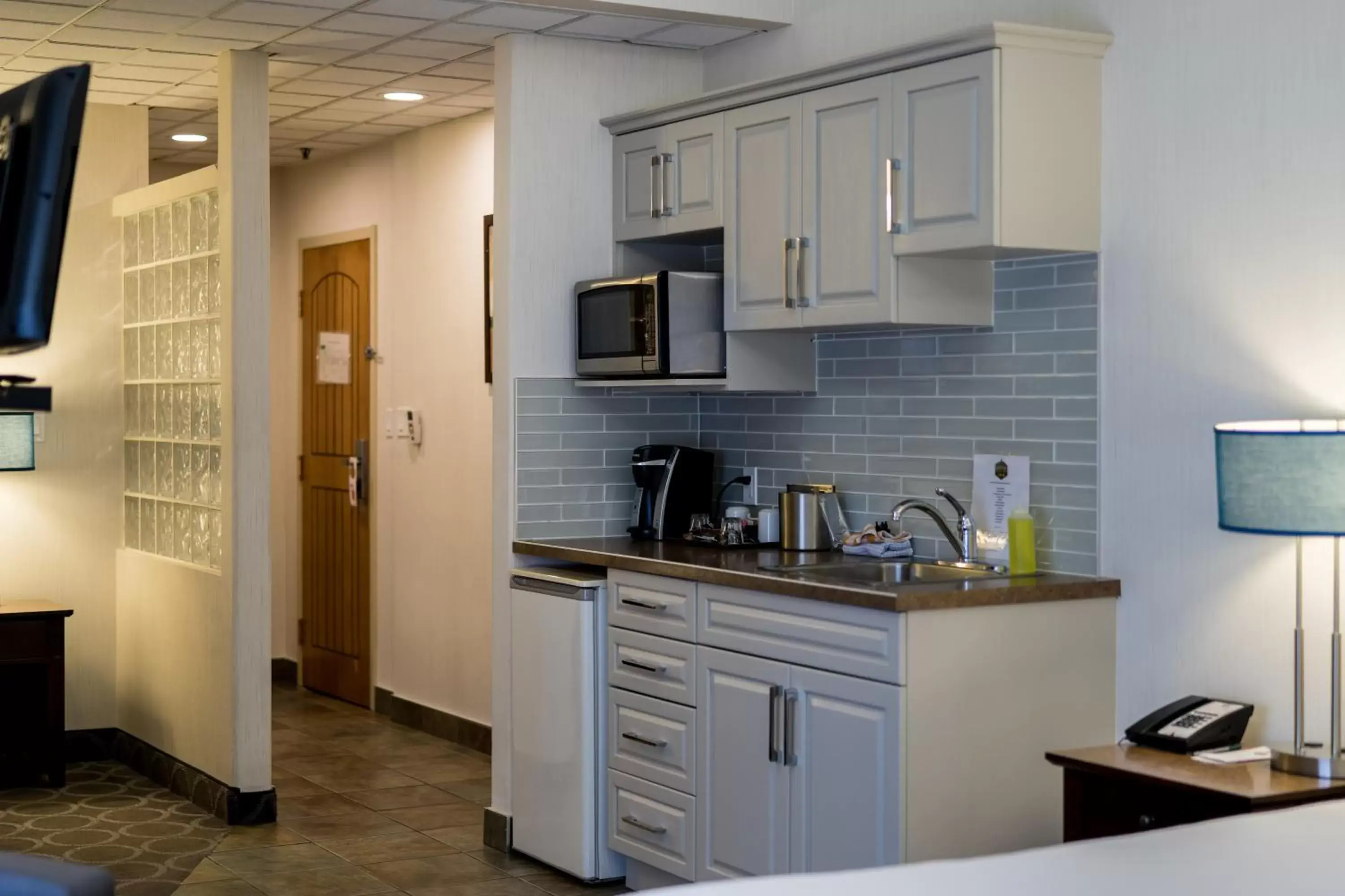 Kitchen or kitchenette, Kitchen/Kitchenette in High Country Inn