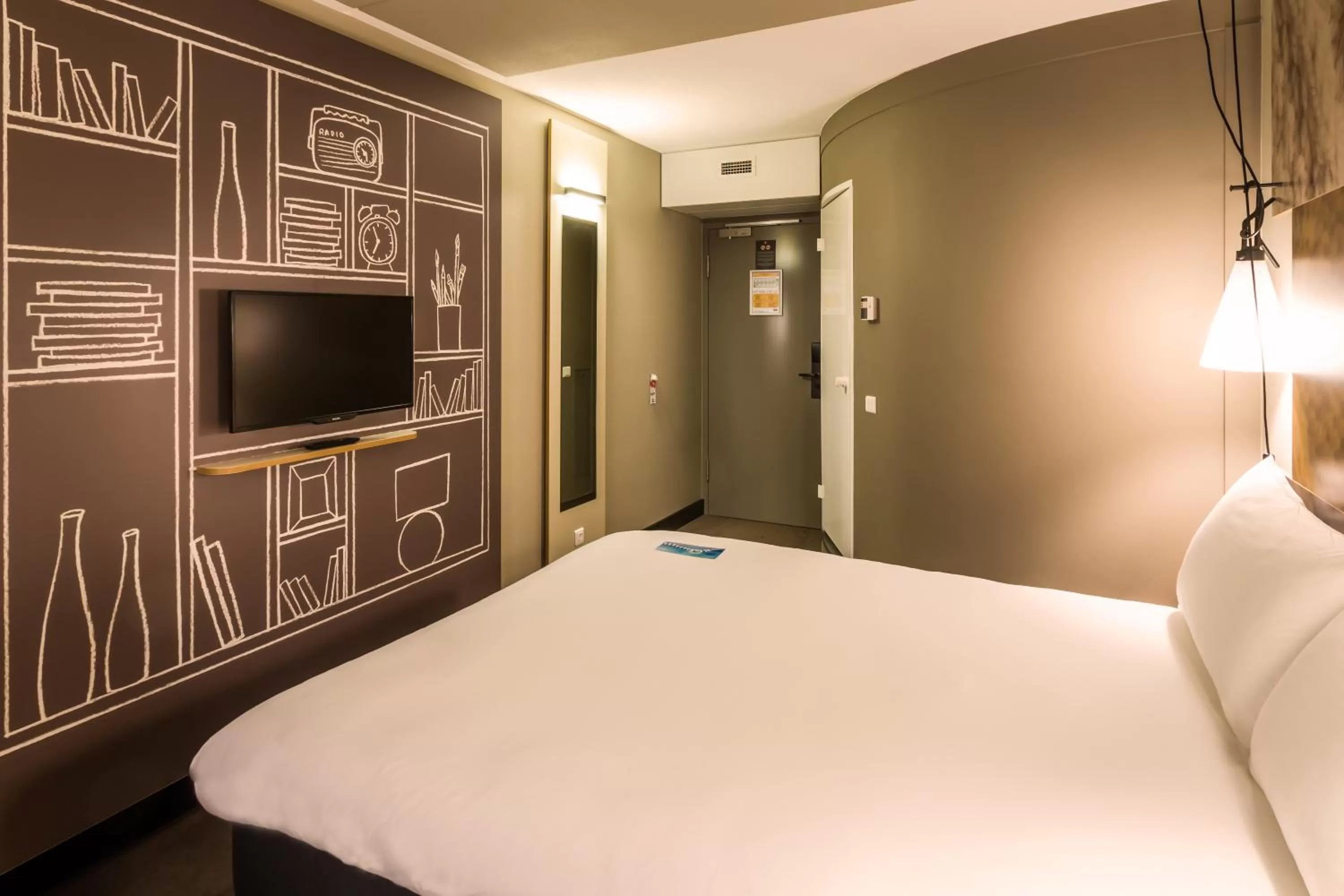 Bed in ibis Amsterdam City West