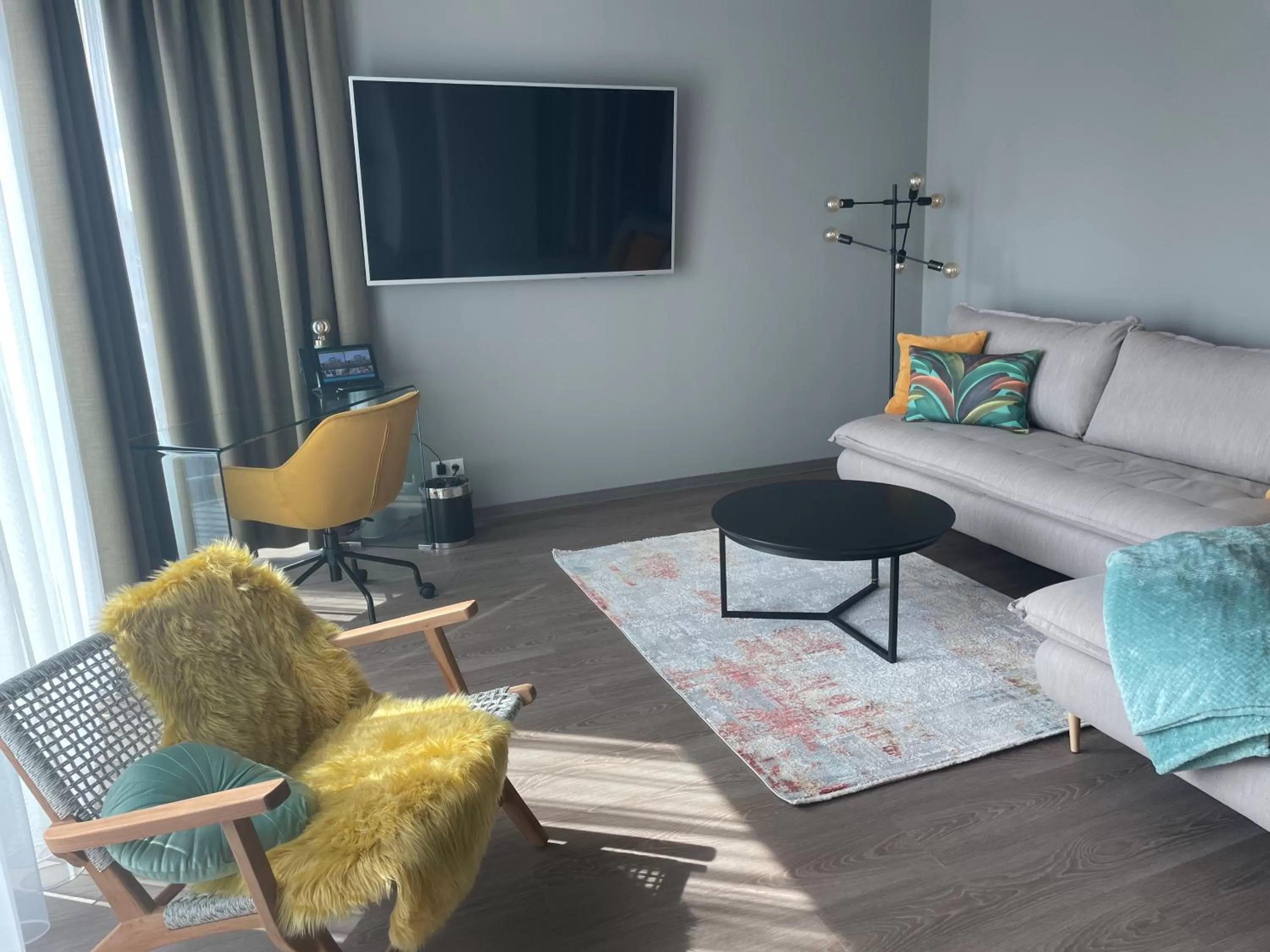 TV and multimedia in H24 Stadthotel Bernau