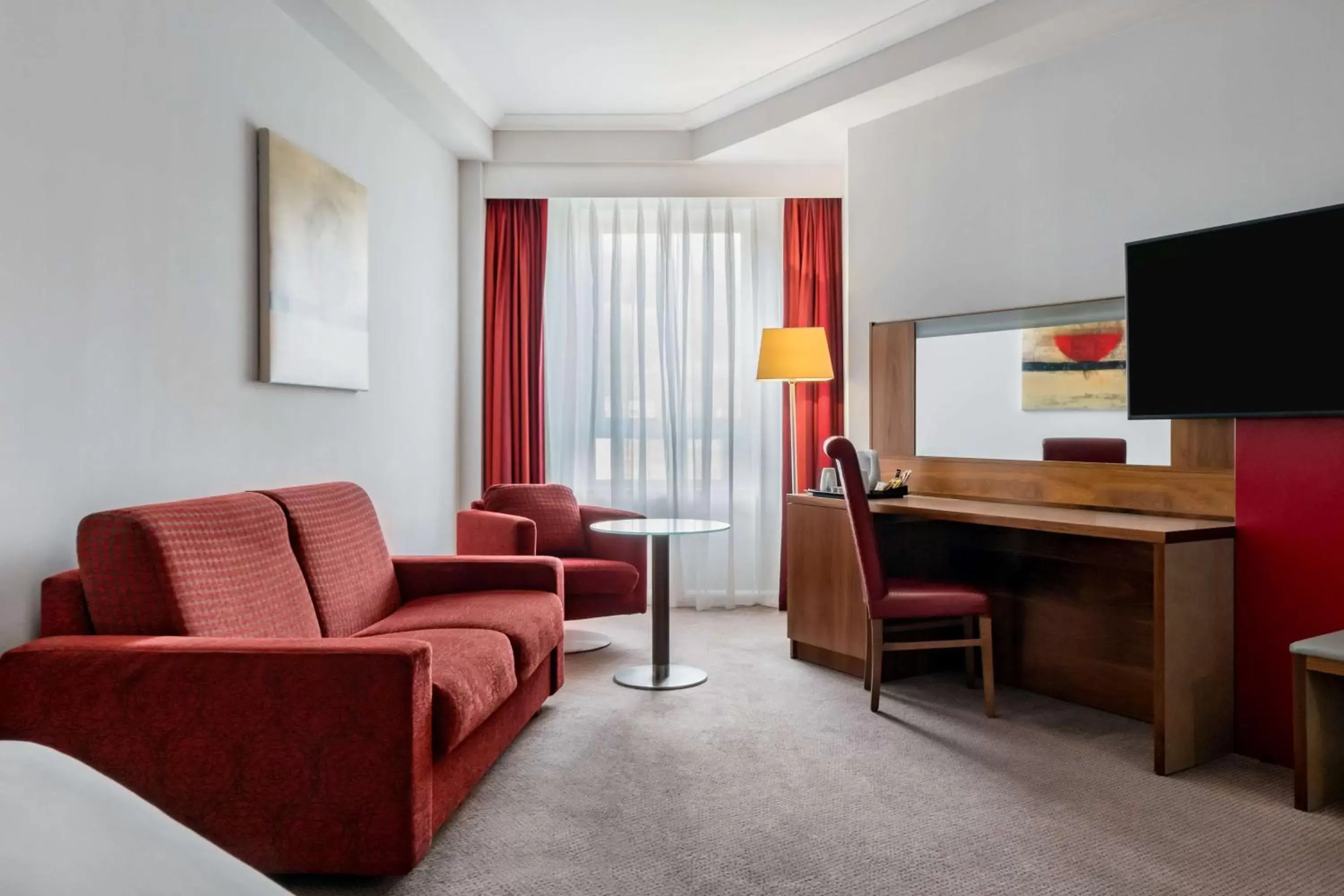 Bedroom, TV/Entertainment Center in Radisson Blu Hotel, Durham