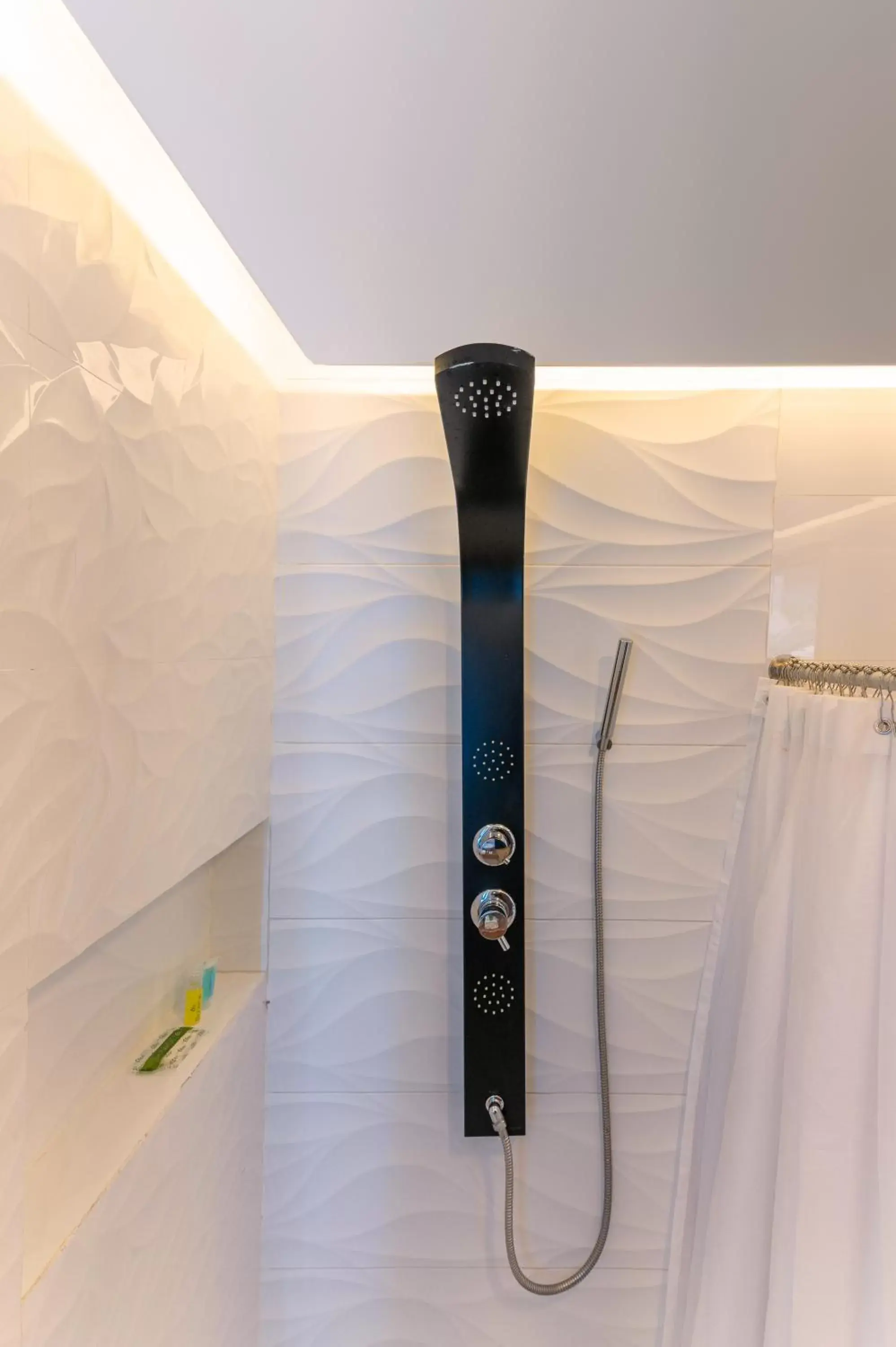 Shower in Marvic Hotel Boutique